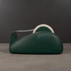 Dispensador de cinta adhesiva industrial vintage de hierro fundido con forma de ballena de la marca Scotch c.1940