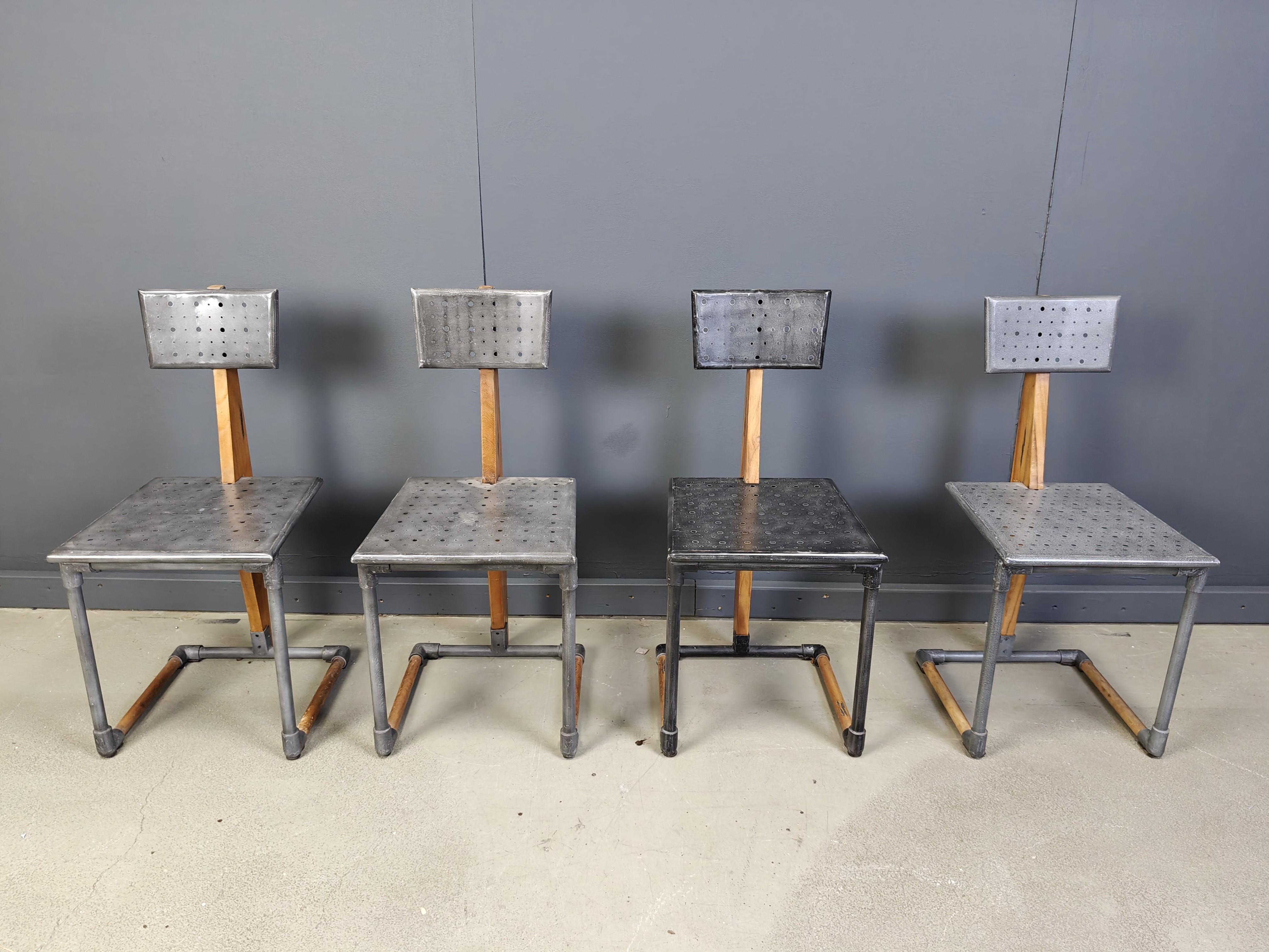 Chaises industrielles vintage, 1970 - ensemble de 4 en vente 4