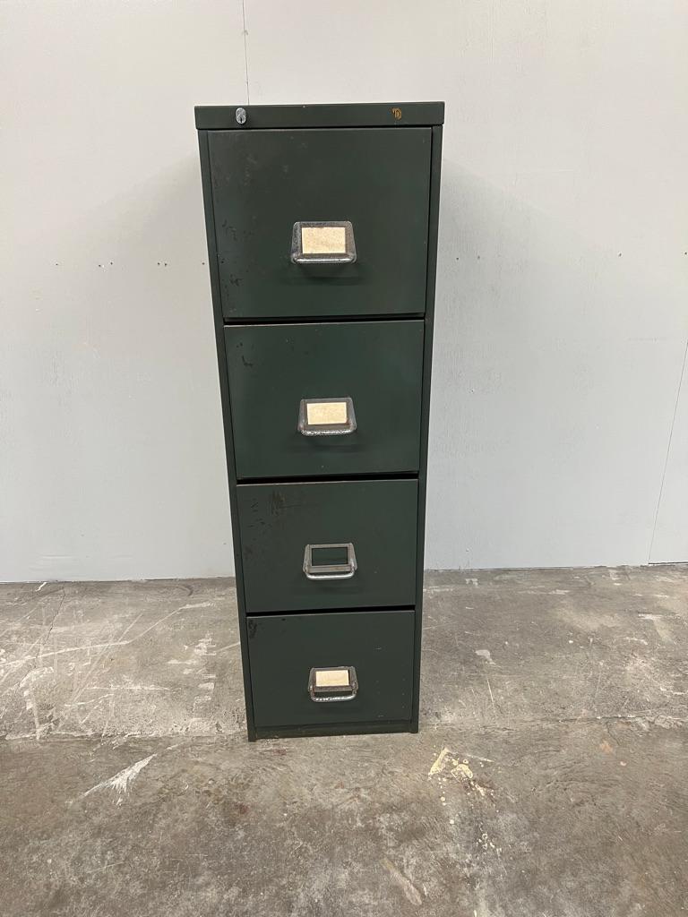 Industriale Armadietto in metallo Harvey Milner Filing in stile industriale chic vintage in vendita