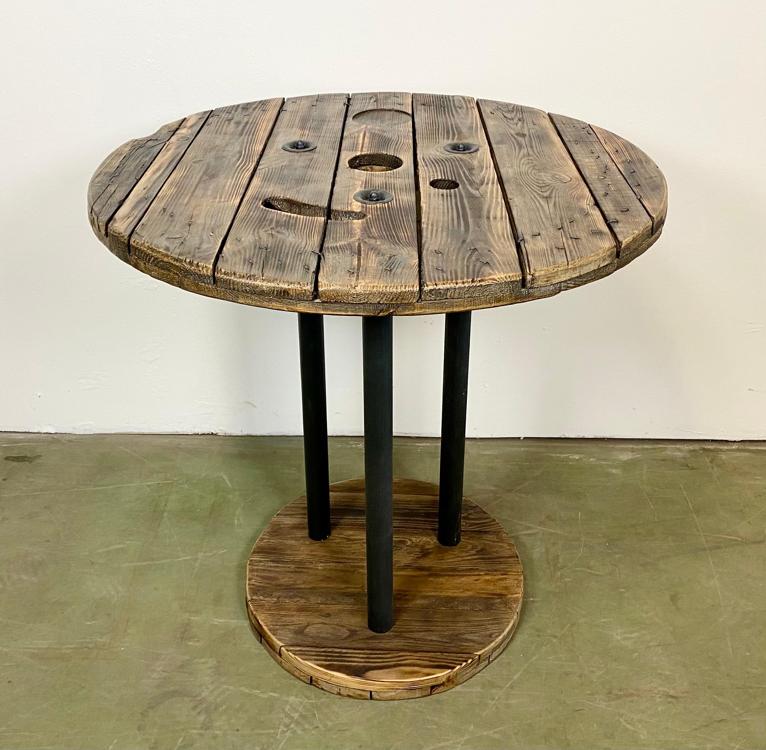 Vintage Industrial Circle Coffee Table, 1960s In Good Condition For Sale In Kojetice, CZ