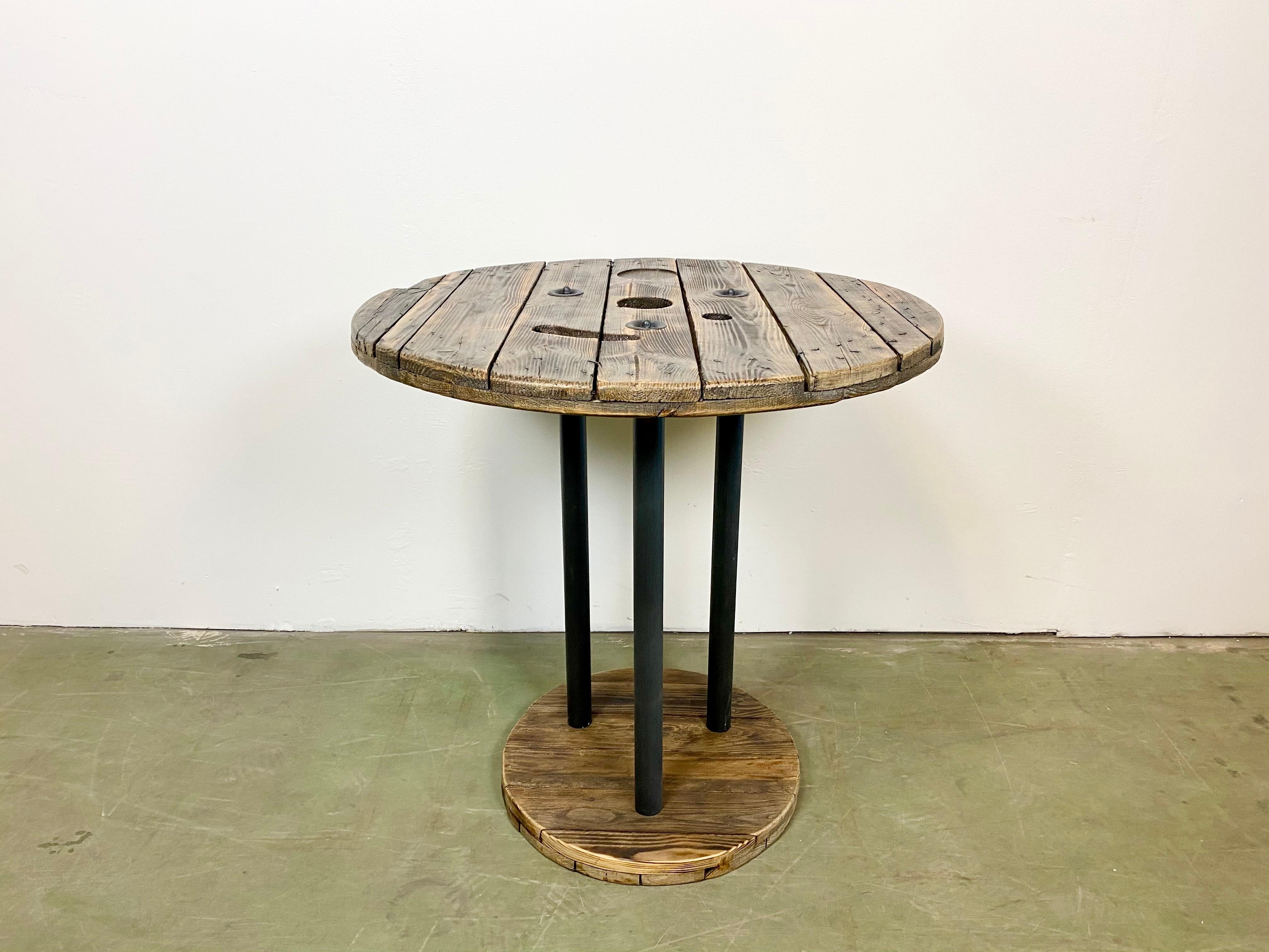 20ième siècle Table basse circulaire industrielle vintage, années 1960 en vente