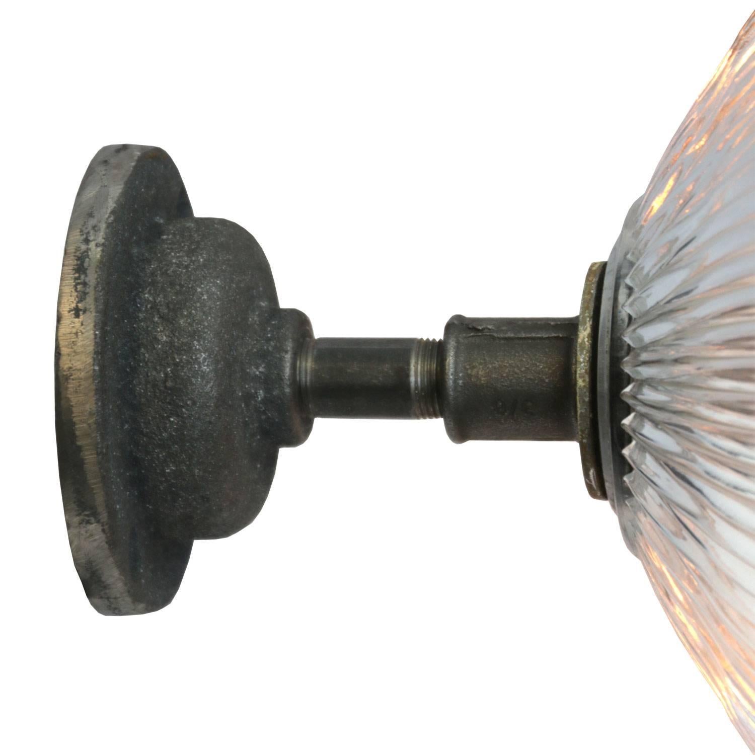 Vintage Industrial Clear Holophane Glas Gusseisen Wandleuchten Lampen (20. Jahrhundert) im Angebot