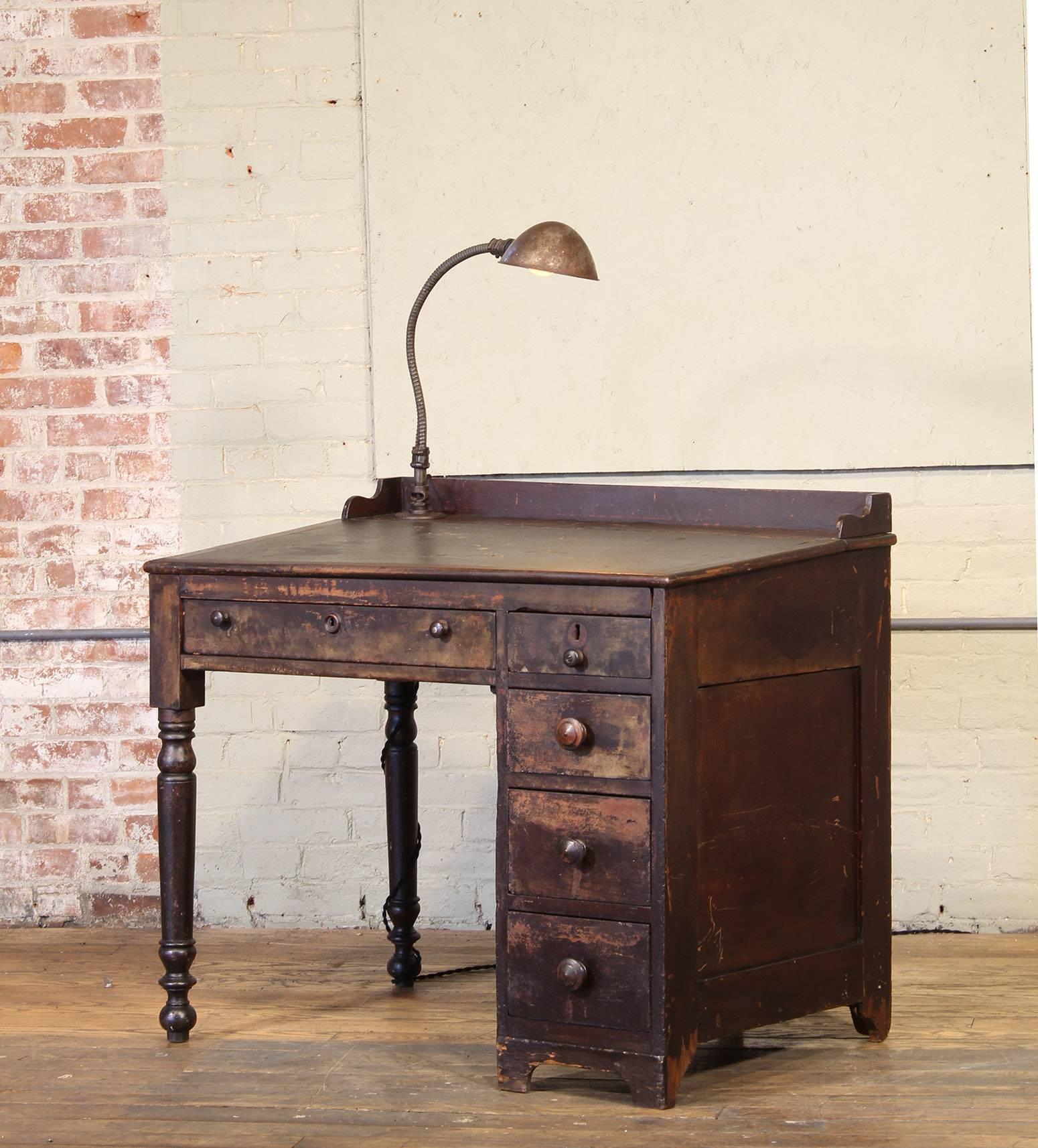 Vintage Industrial Clerk's Desk with Adjustable Task-Light (Industriell)