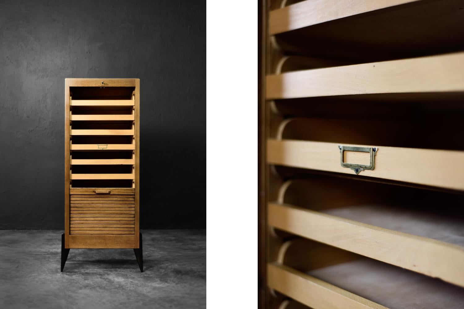 Vintage Industrial Danish Roller Shutter Brown Oak Kabinett mit mehreren Schubladen (Dänisch) im Angebot