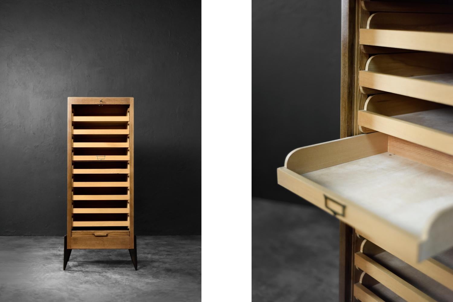 Vintage Industrial Danish Roller Shutter Brown Oak Kabinett mit mehreren Schubladen (Mitte des 20. Jahrhunderts) im Angebot