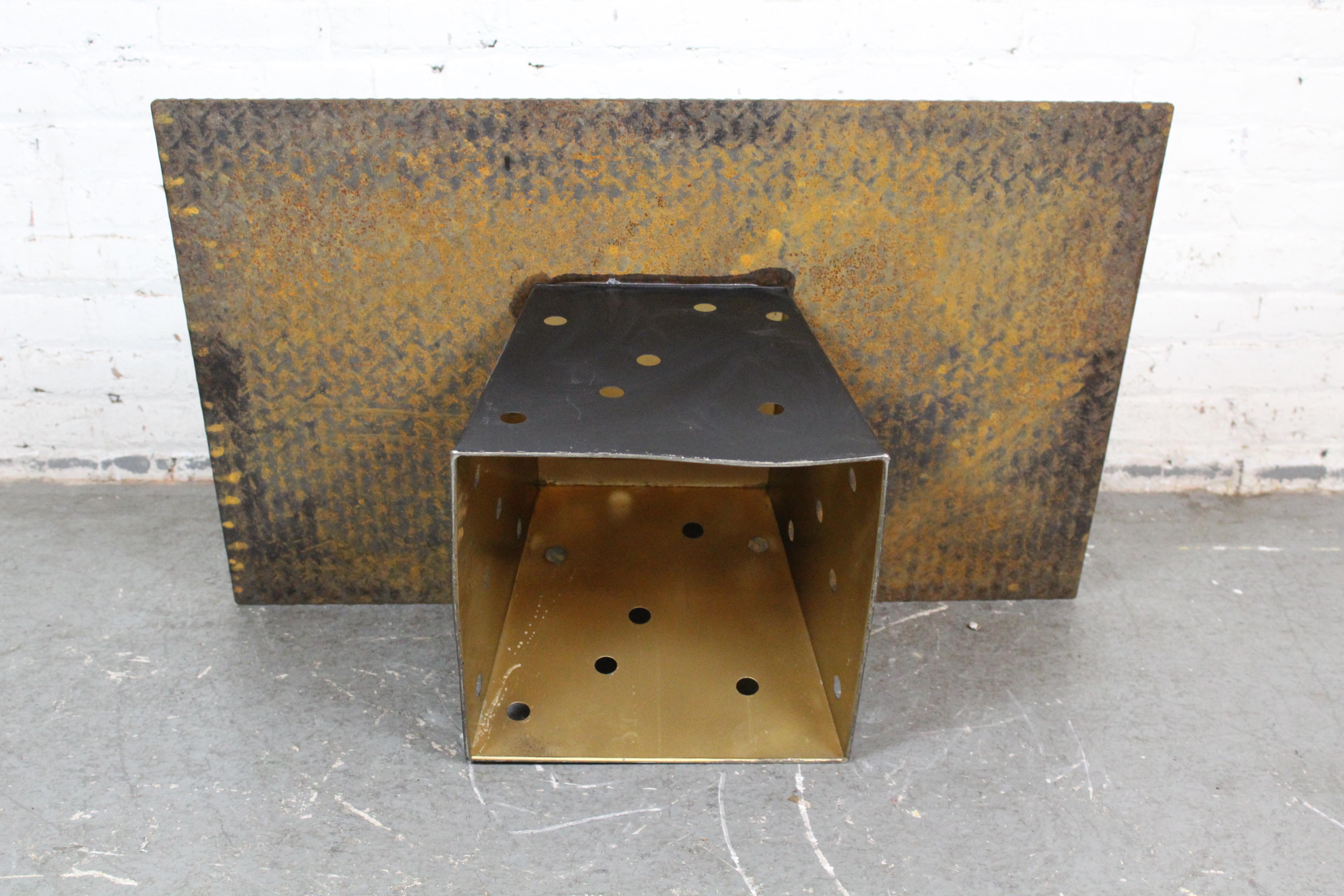 Vintage Industrial Diamond Stahl Pyramide Tisch im Angebot 8
