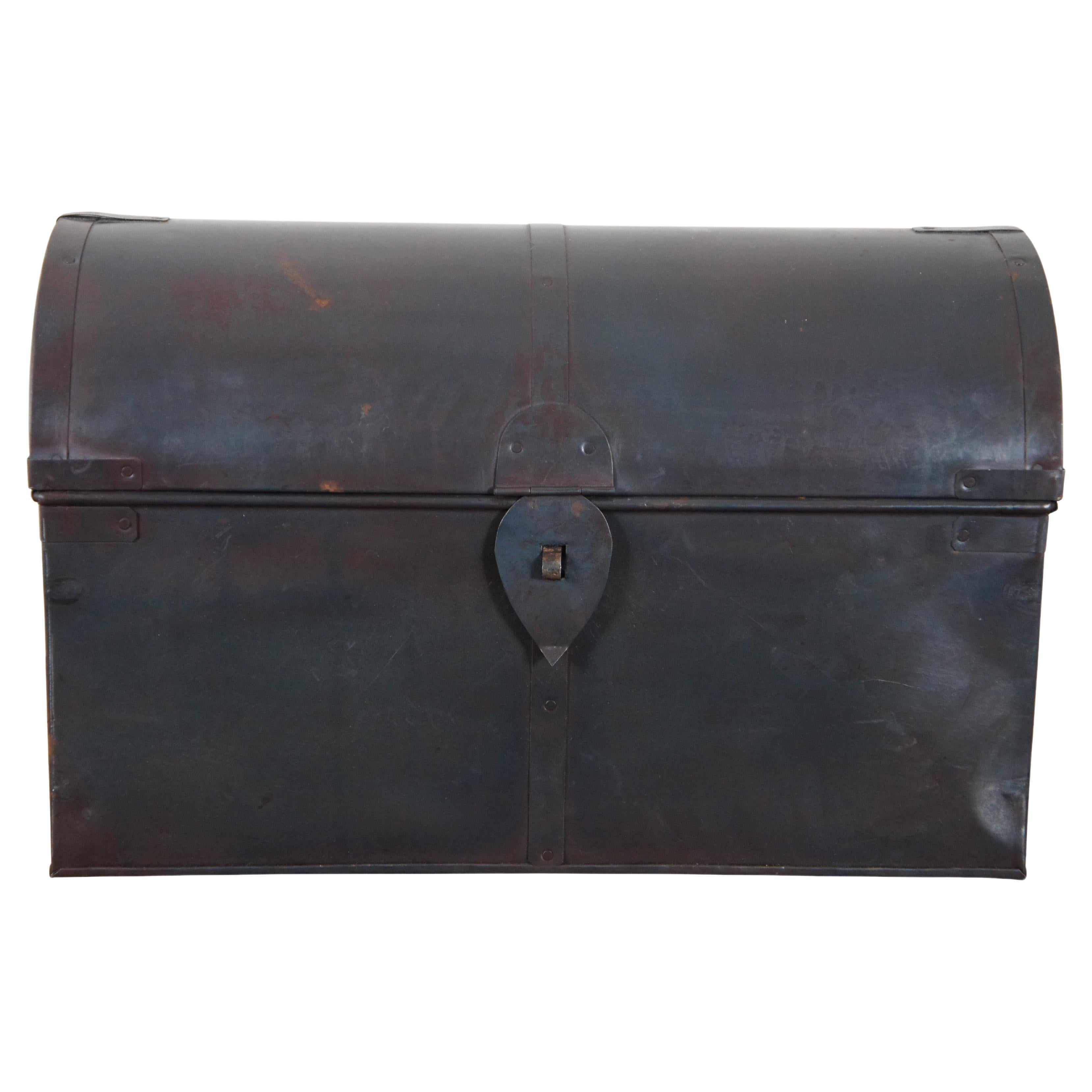 Vintage Industrial Domed Black Metal Wine Storage Box Trunk 22" in vendita