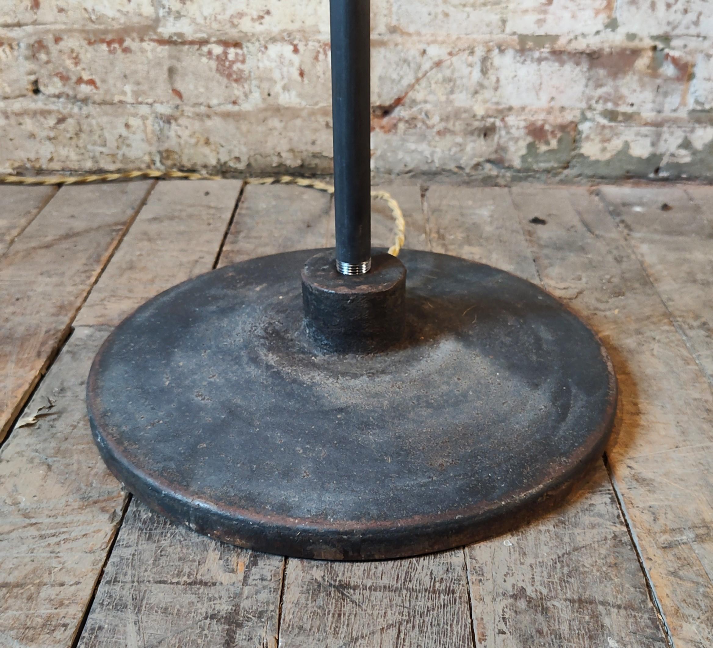Vintage Industrial Doppelarm Stehlampe im Angebot 4