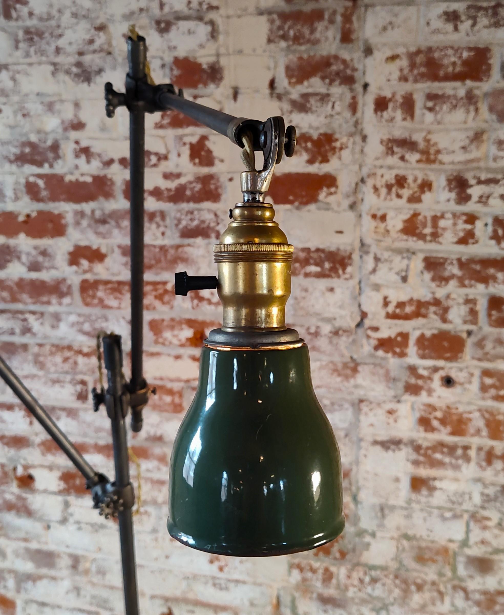 Vintage Industrial Doppelarm Stehlampe im Angebot 1