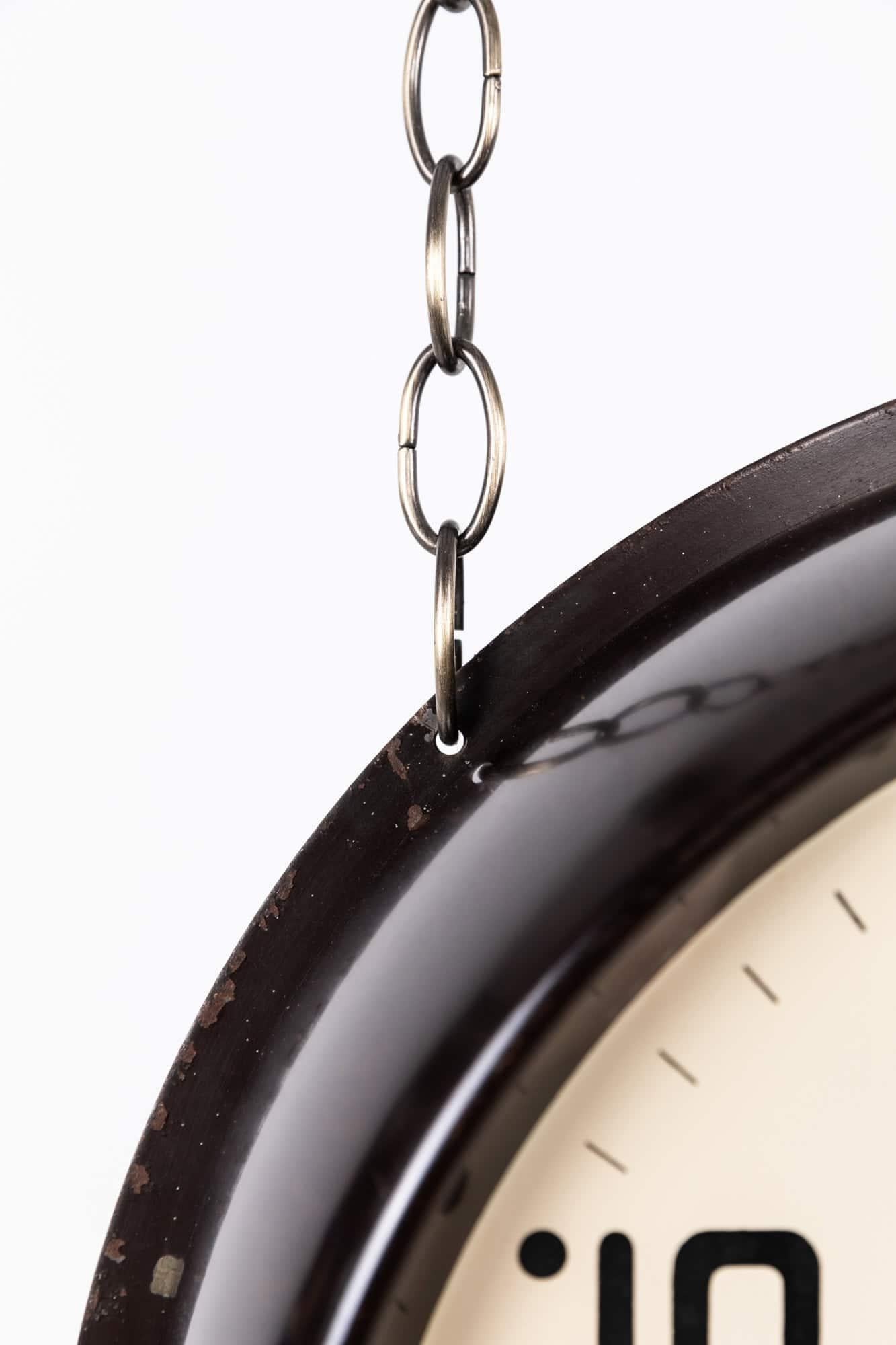 Industriale Orologio industriale d'epoca a doppia faccia in bachelite Gents of Leicester, c1940 in vendita