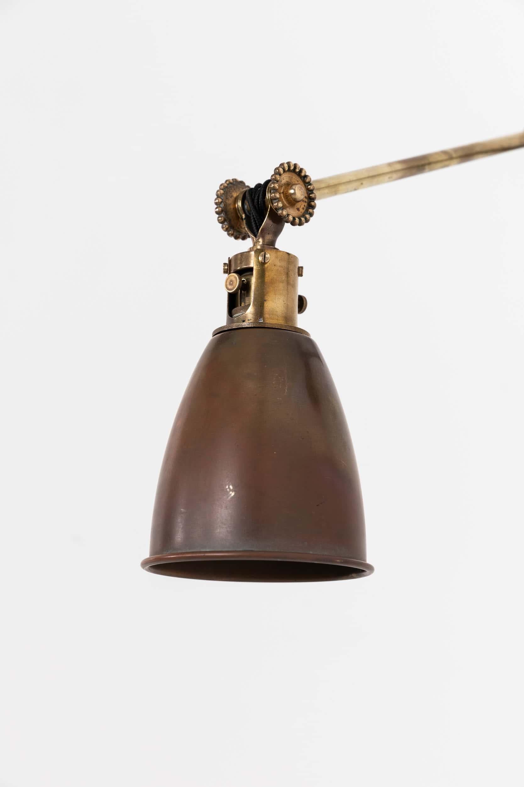 Lampe murale industrielle vintage Dugdills Machinist en laiton précoce, vers 1920 État moyen - En vente à London, GB