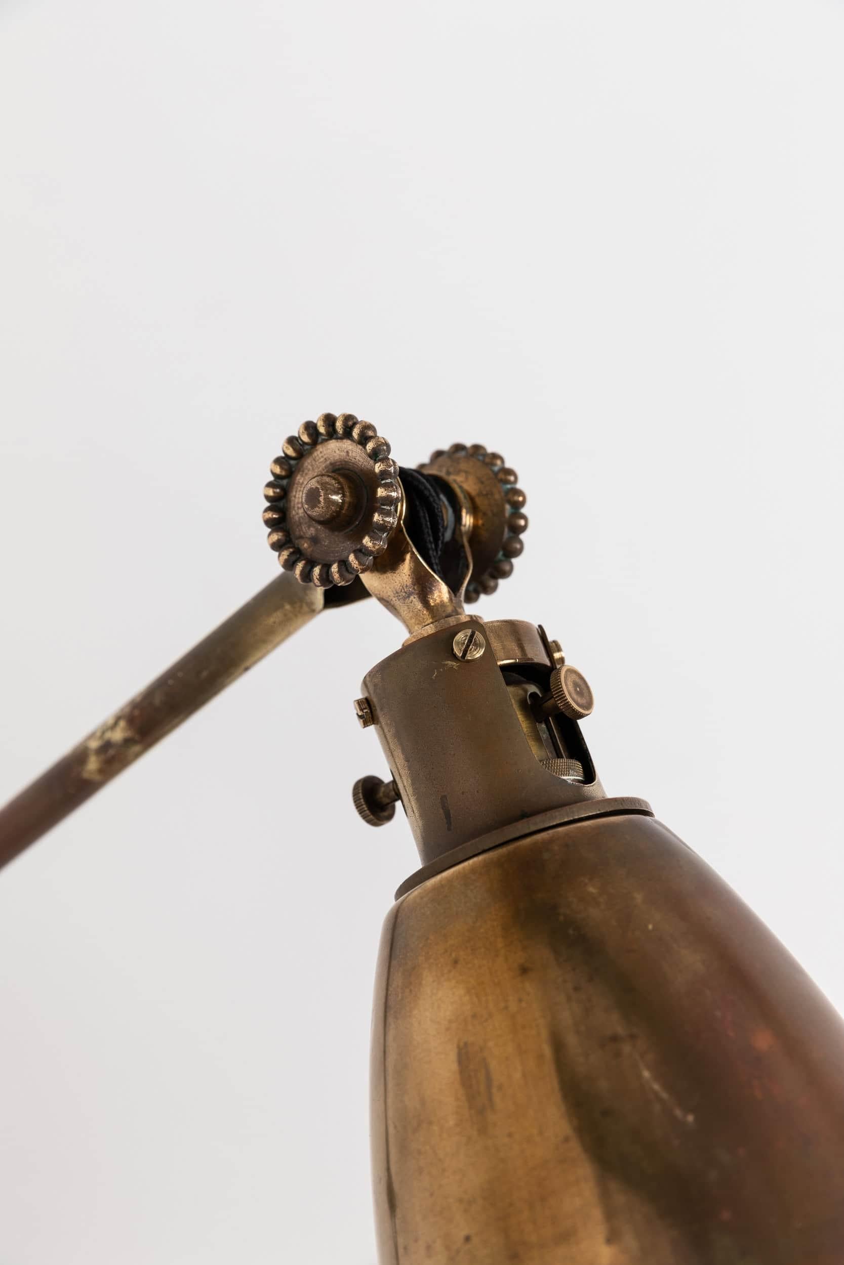 Début du 20ème siècle Lampe murale industrielle vintage Dugdills Machinist en laiton précoce, vers 1920 en vente