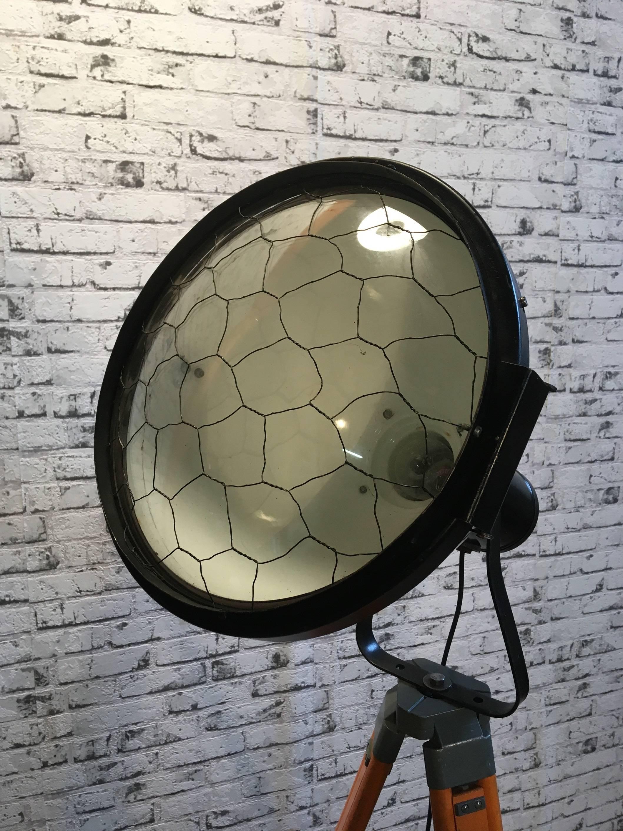 This industrial enameled reflector stands on a wooden tripod.It was produced in former Czechoslovakia during the 1950s. Lamp has new porcelain socket for E 27 lightbulbs and wire.
Measures: Height 153.0 cm
Depth 50.0 cm
Diameter 40 cm.