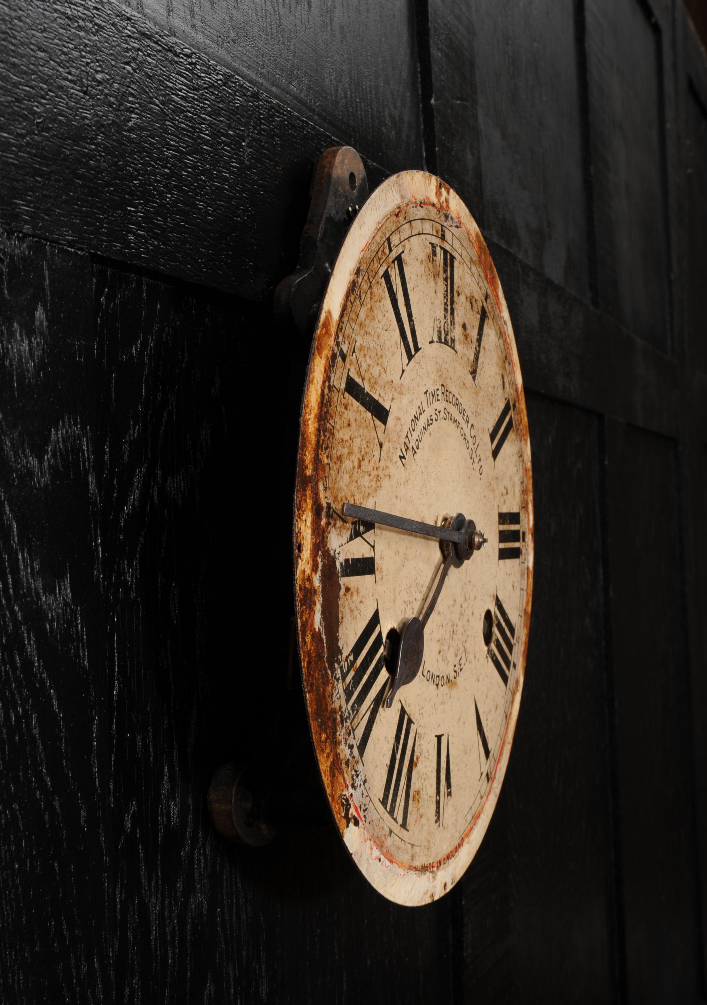 Vieux cadran d'horloge industrielle anglaise, entièrement fonctionnel en vente 5