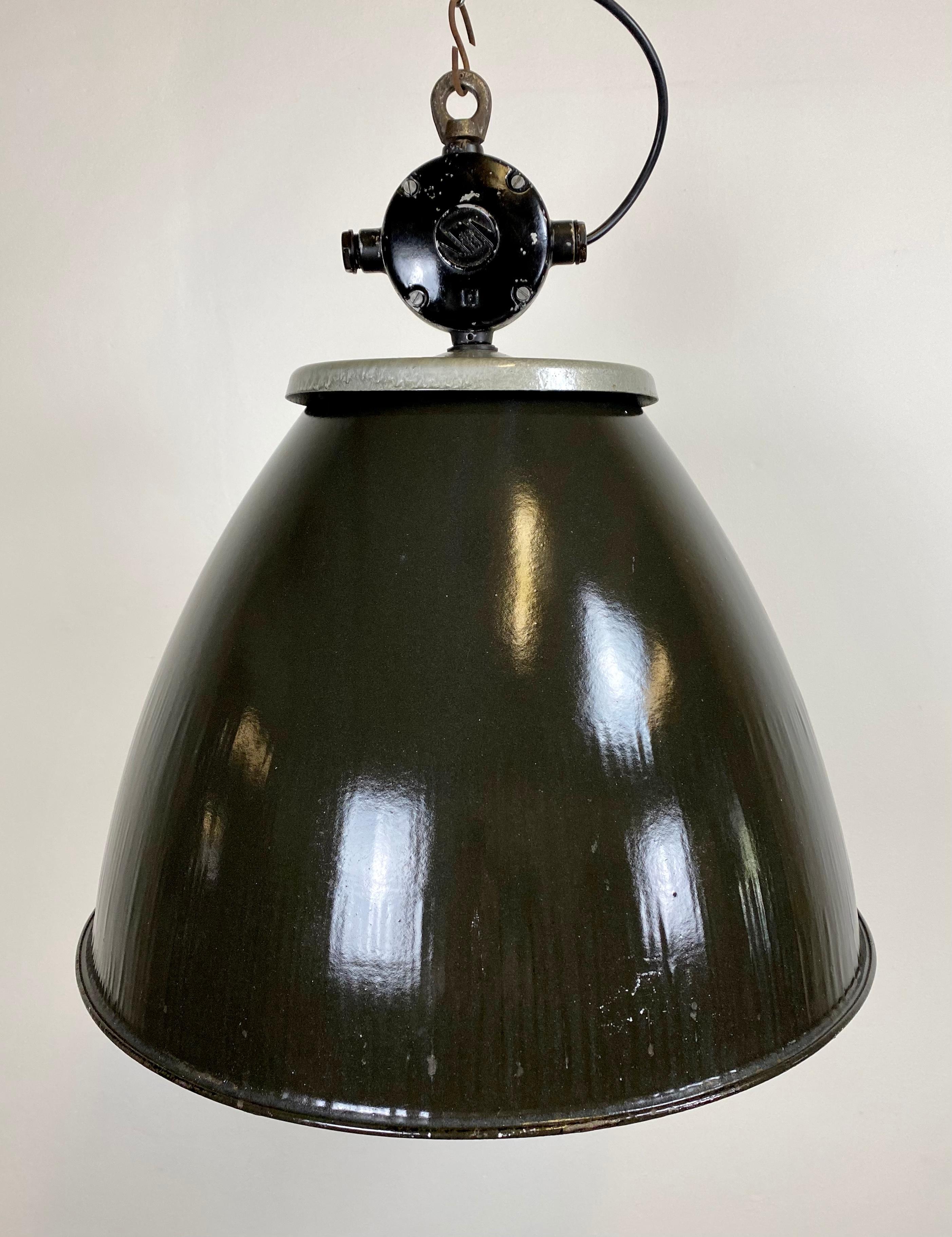 Industrial enamel hanging lamp made by Elektrosvit in former Czechoslovakia during the 1960s. It features a cast aluminium top, black enamel shade with white interior, new socket for E 27 lightbulbs and new wire. The lamp weighs 6 `kg. The lampshade