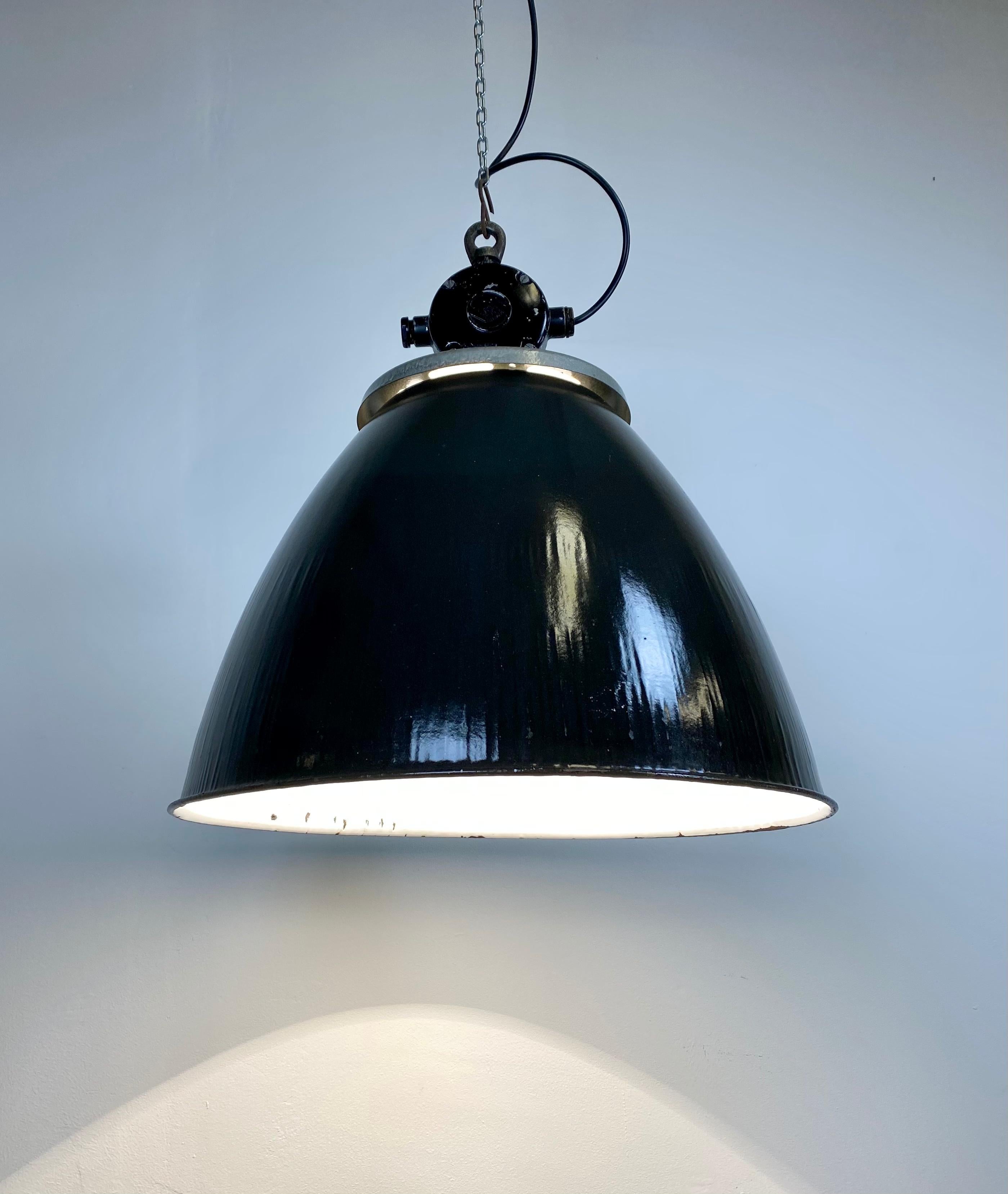 Vintage Industrial Factory Lamp, 1960s In Good Condition For Sale In Kojetice, CZ