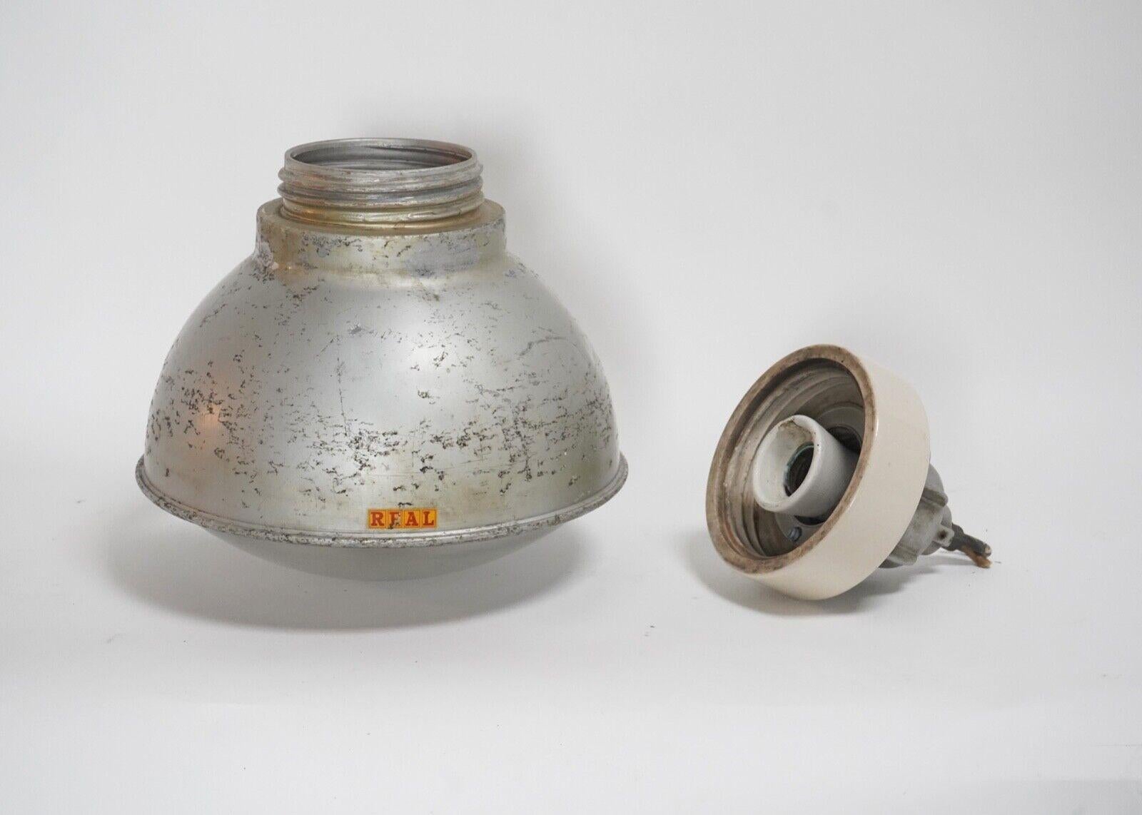 Vintage Industrial Factory Pendelleuchten von Simplex - Aluminium & Glas Lampe im Zustand „Gut“ im Angebot in Dorchester, GB