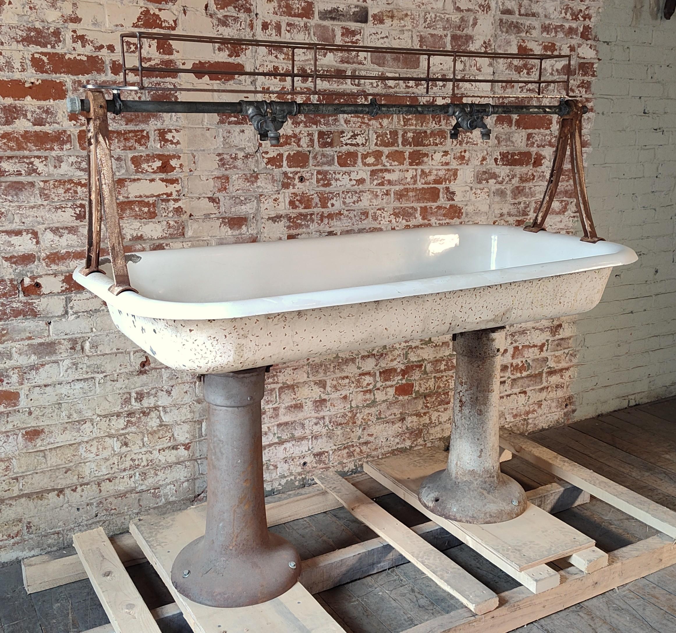 Vintage Industrie Fabrik Trog Waschbecken (amerikanisch) im Angebot