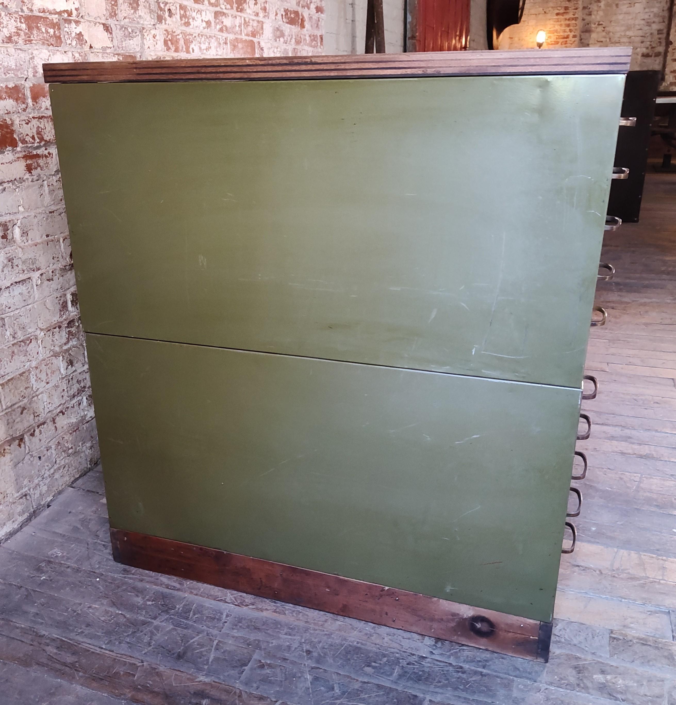 Flacher Aktenschrank Vintage Industrial (Messing)