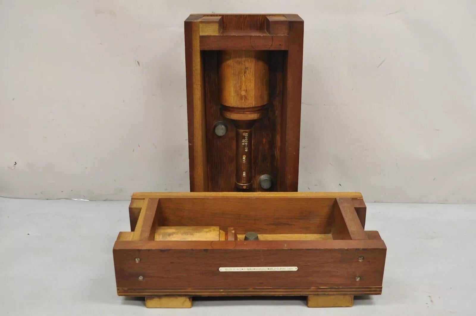 Legno Stampo a blocco in legno della fonderia industriale d'epoca per motori architettonici Valcor - coppia in vendita