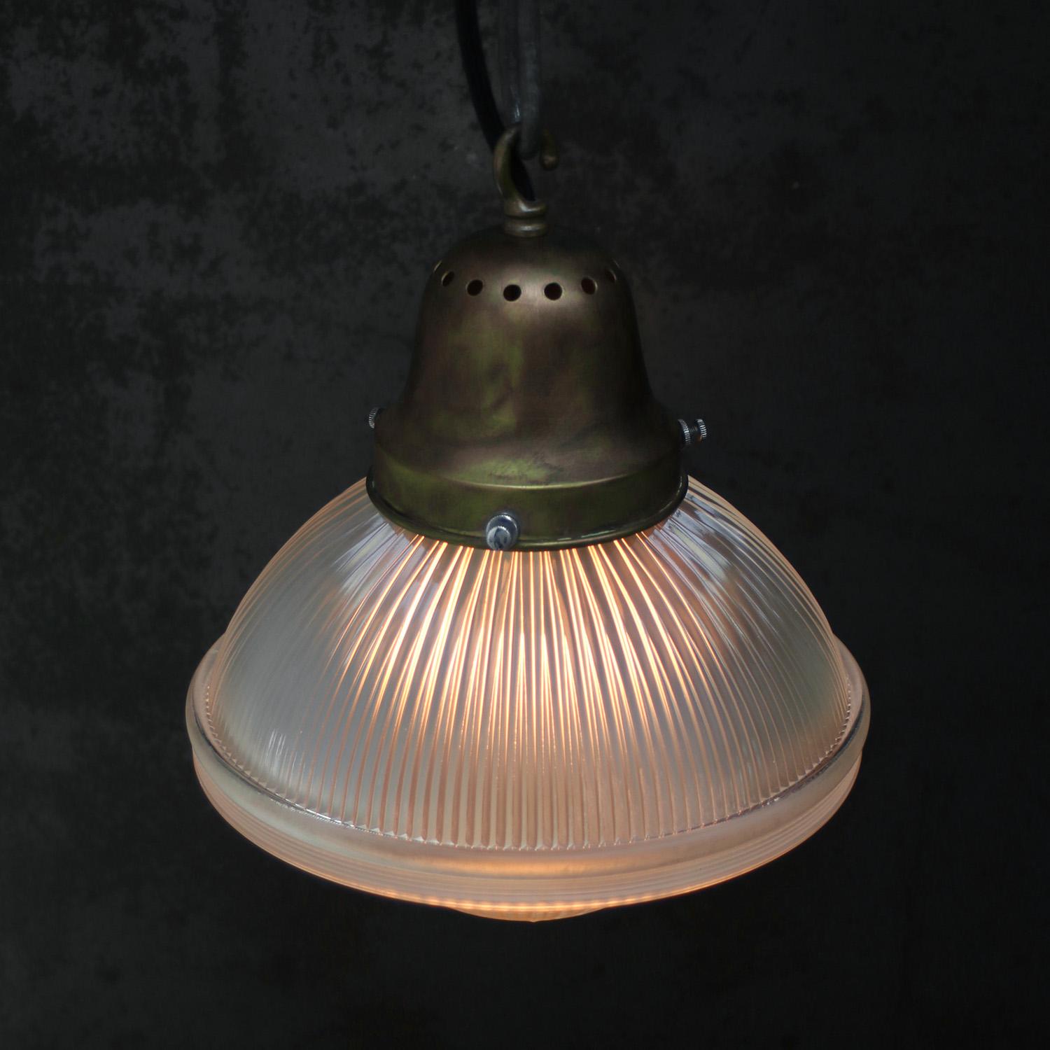 Vintage Industrial Glas Messing Pendelleuchten von Holophane USA im Zustand „Gut“ im Angebot in Amsterdam, NL