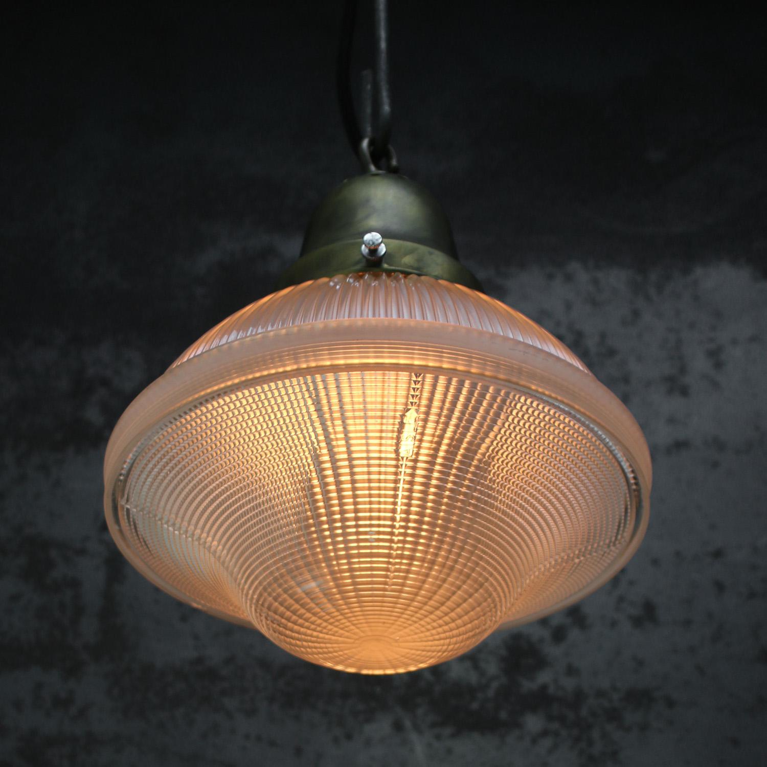 Vintage Industrial Glas Messing Pendelleuchten von Holophane USA (20. Jahrhundert) im Angebot