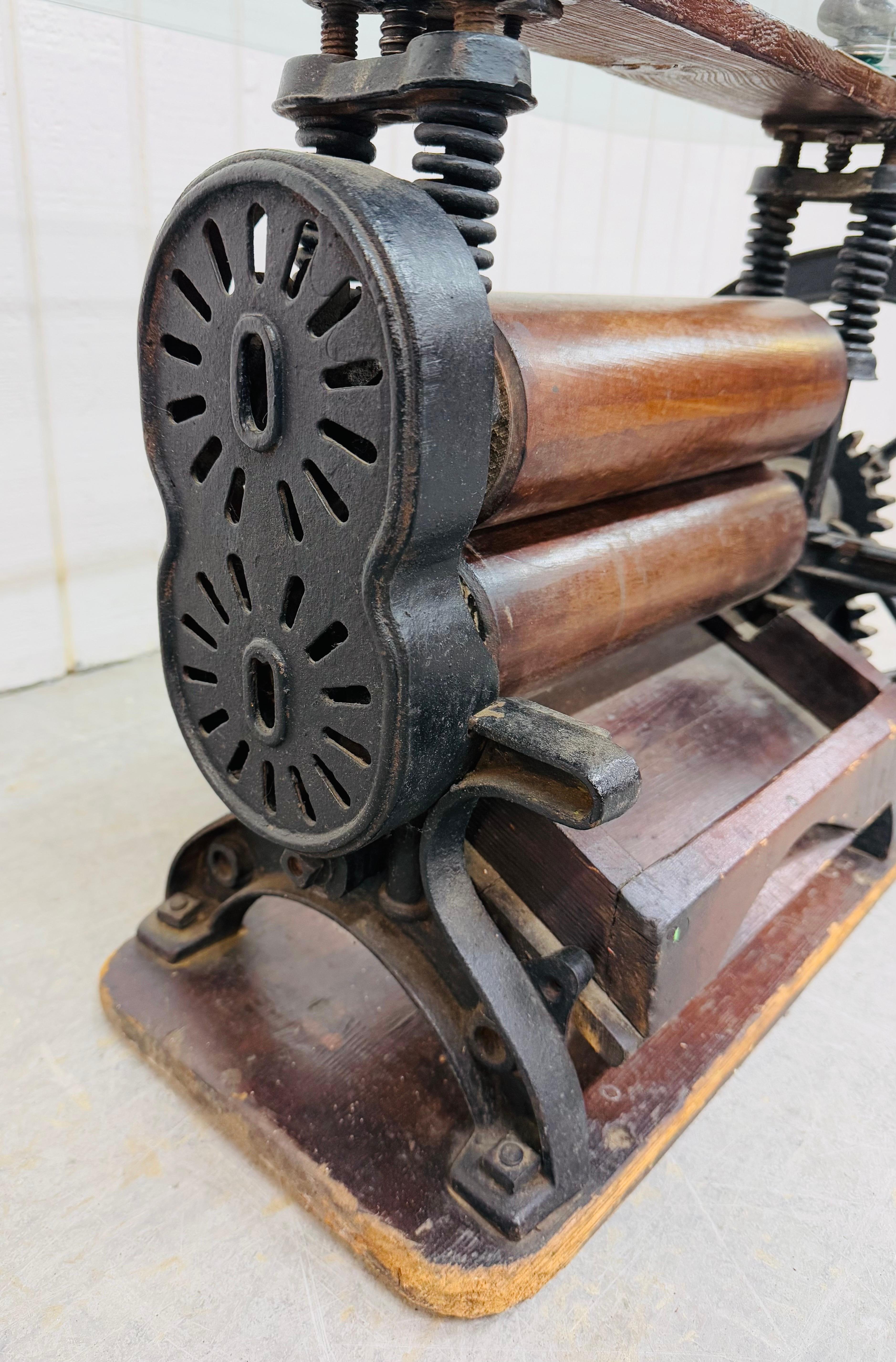 Vetro Tavolino industriale vintage con piano in vetro