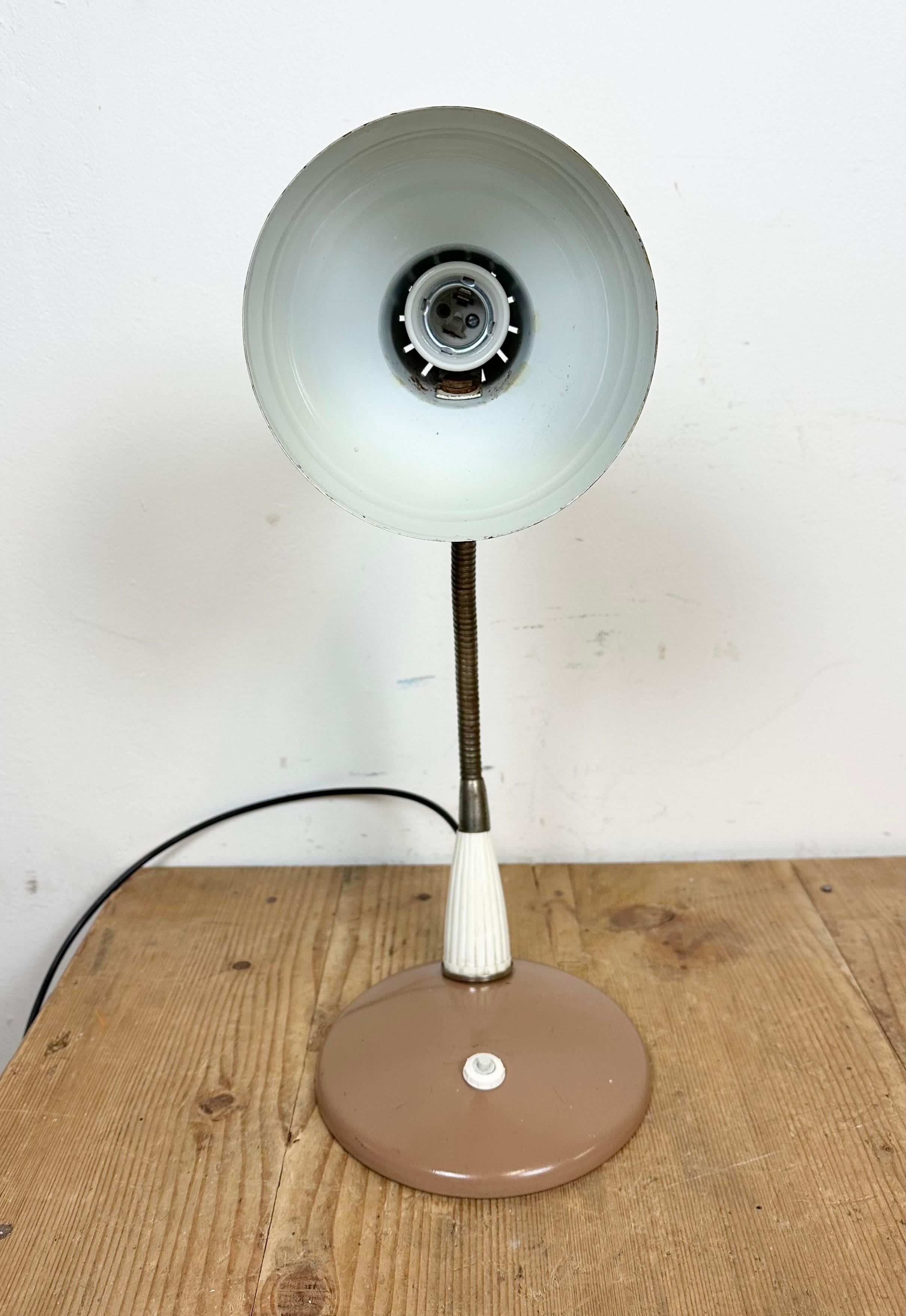 Vintage Industrial Gooseneck Table Lamp, 1960s For Sale 4
