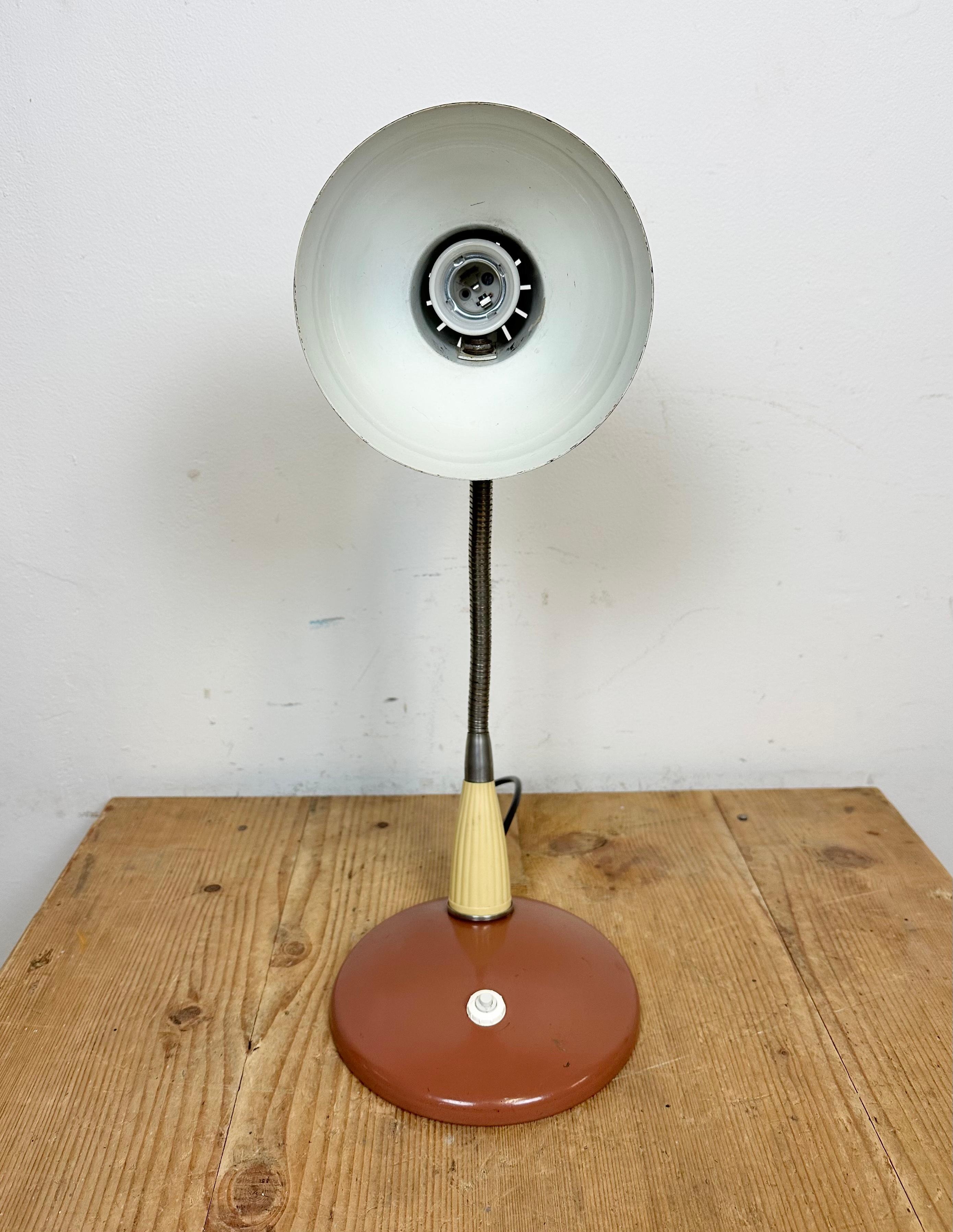 Vintage Industrial Gooseneck Table Lamp, 1960s For Sale 3