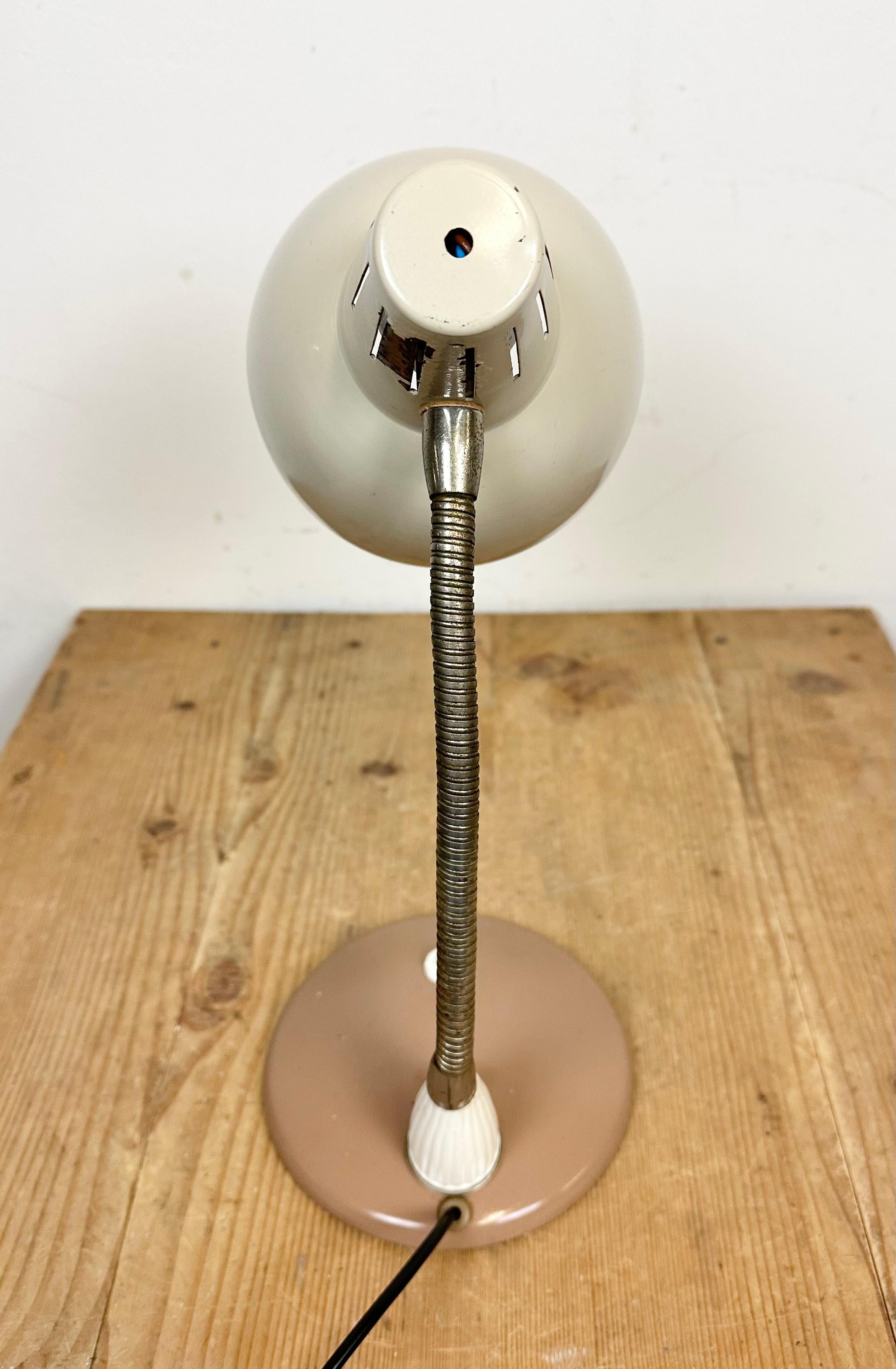 Vintage Industrial Gooseneck Table Lamp, 1960s For Sale 2