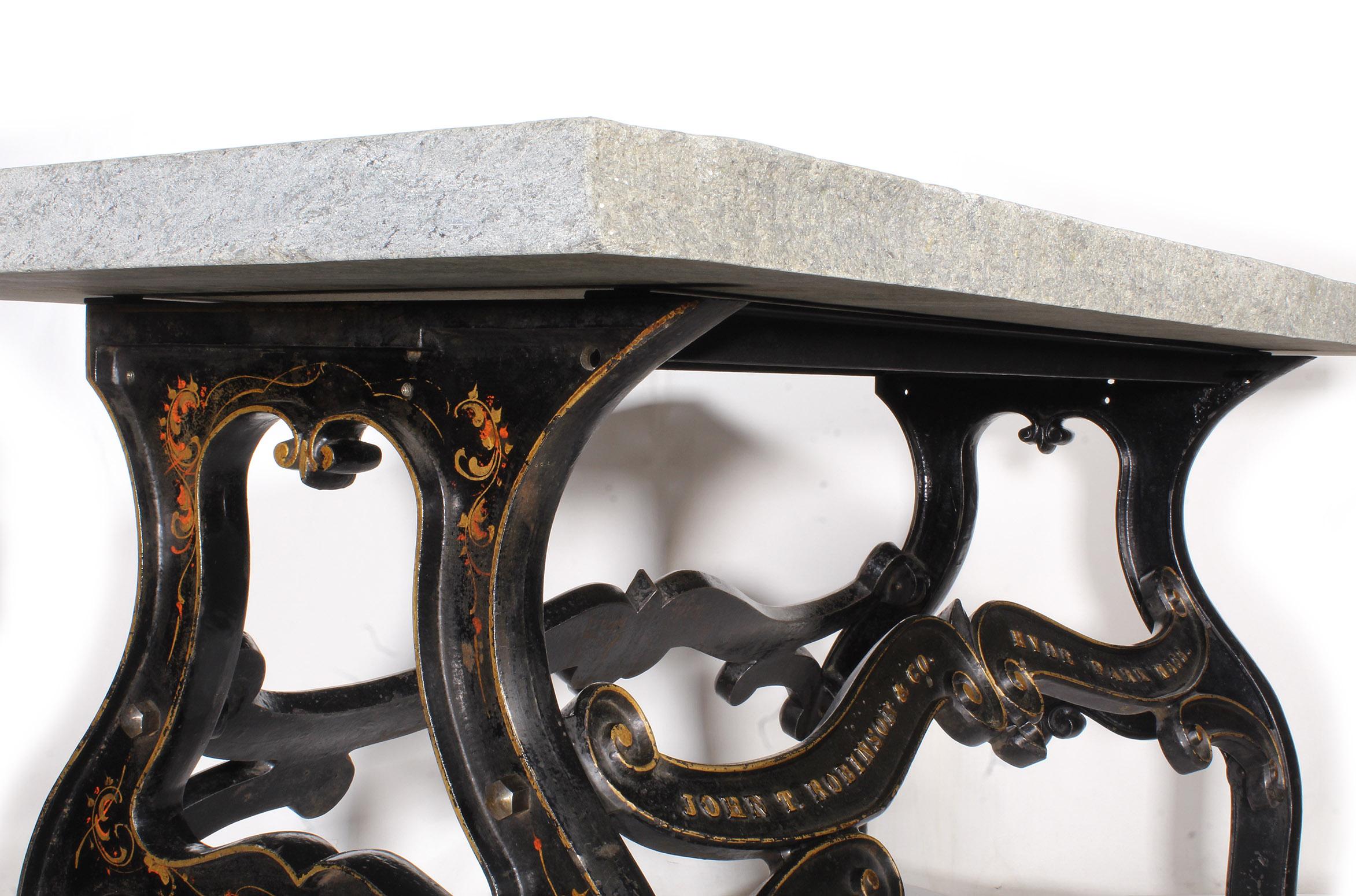 Industrieller Vintage-Tisch aus Granit und Gusseisen (Eisen) im Angebot