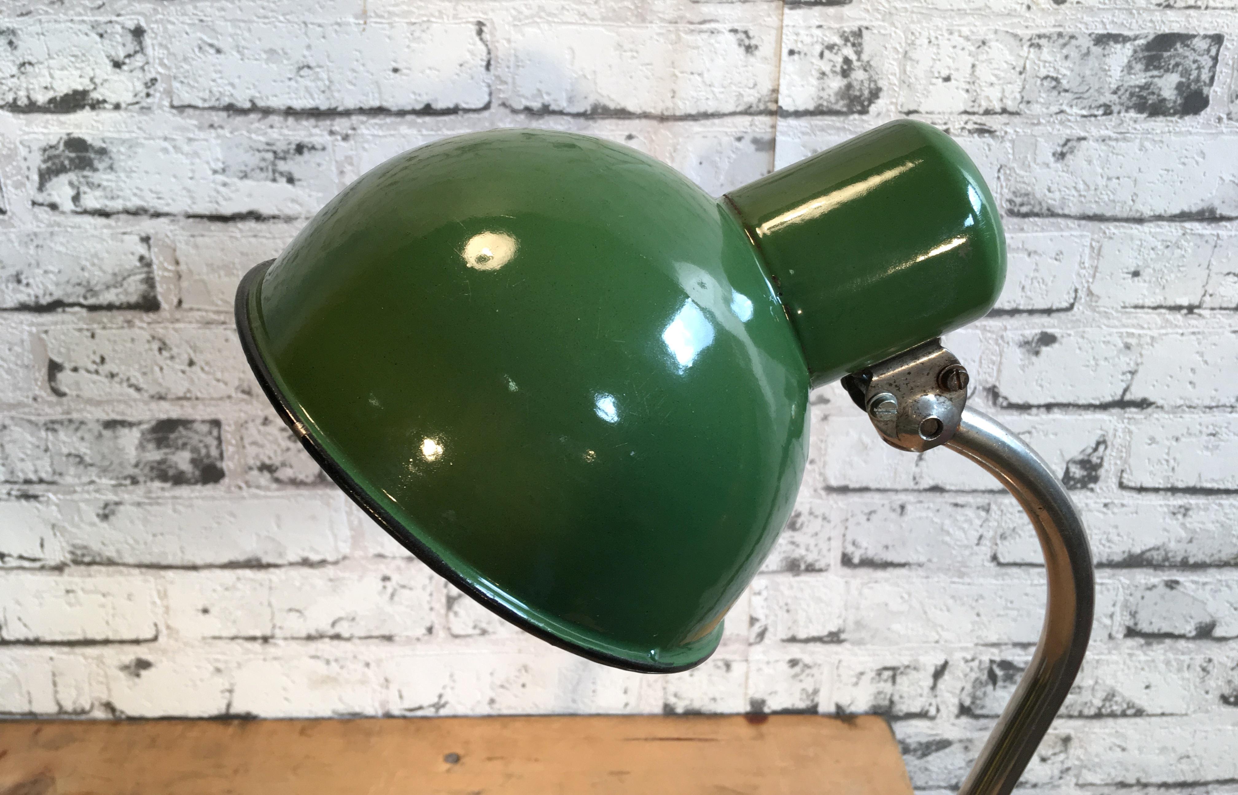 desk lamp green