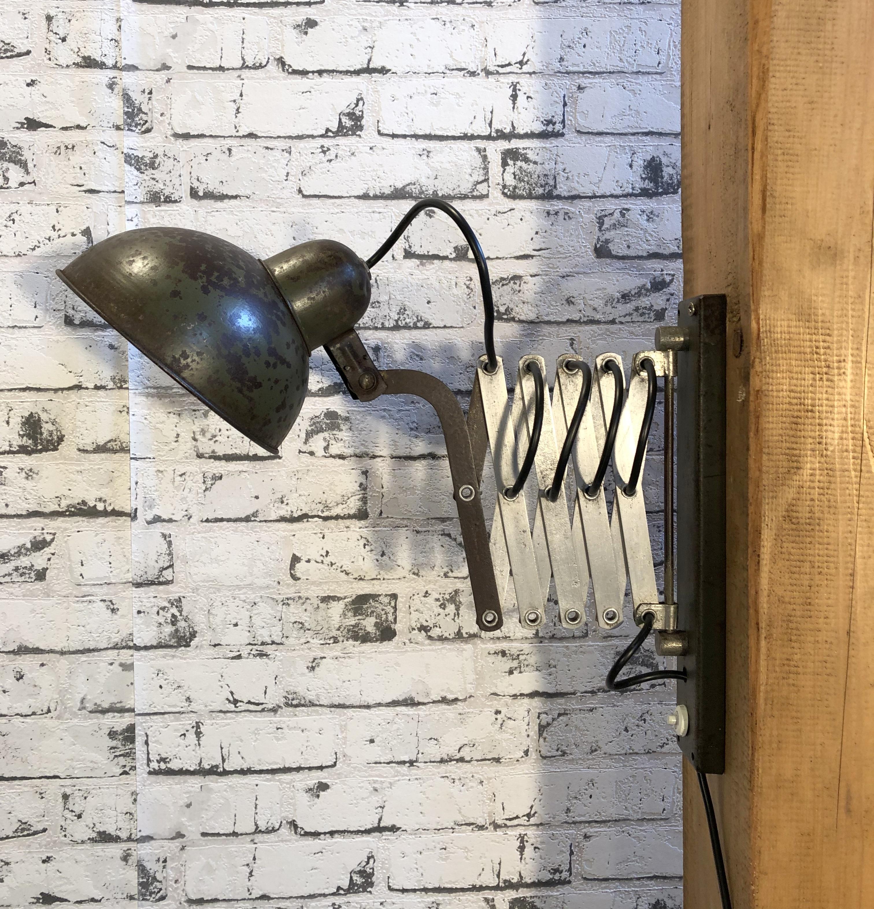 Vintage Industrial Green Scissor Wall Lamp, 1960s 1
