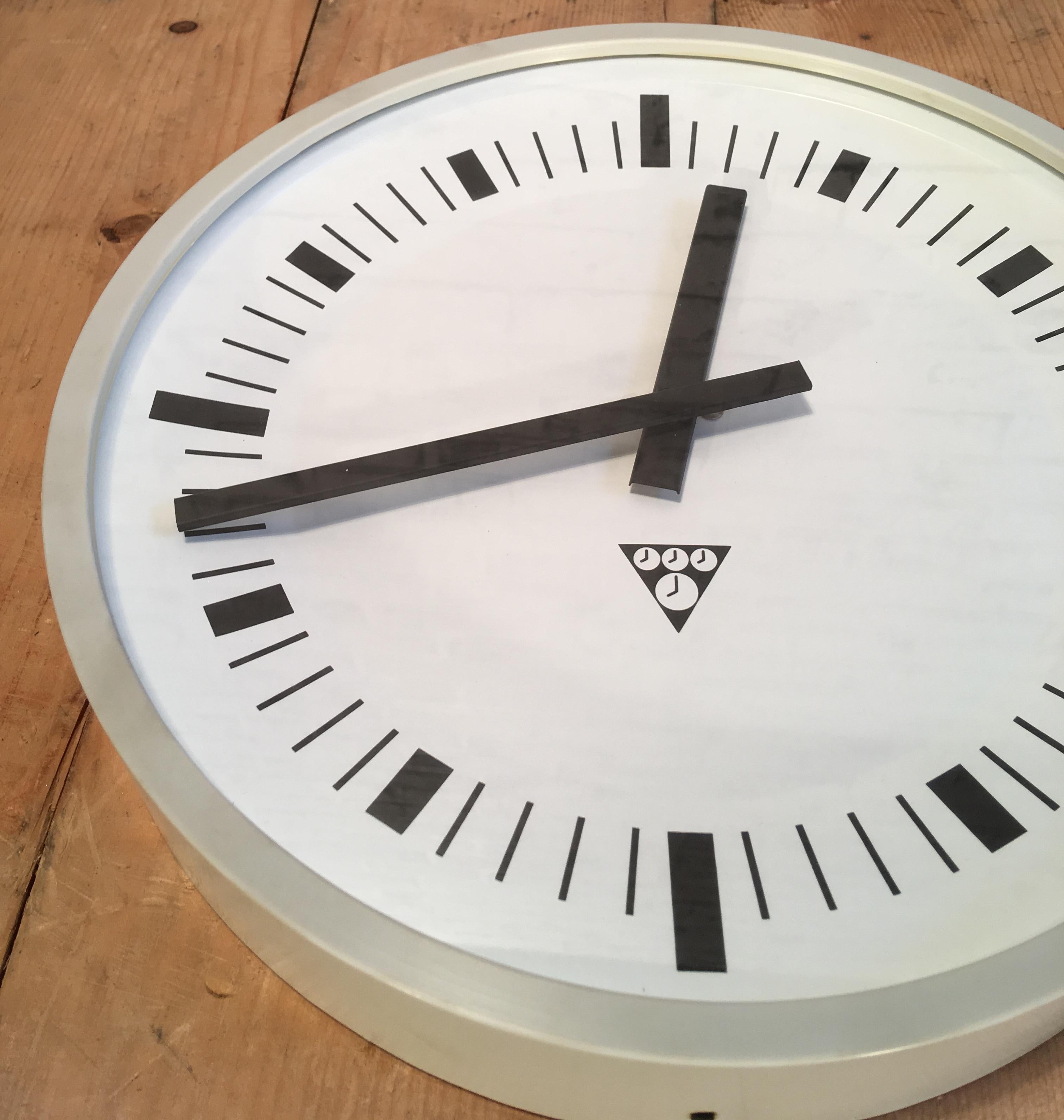 Late 20th Century Vintage Industrial Grey Bakelite Wall Clock from Pragotron, 1970s