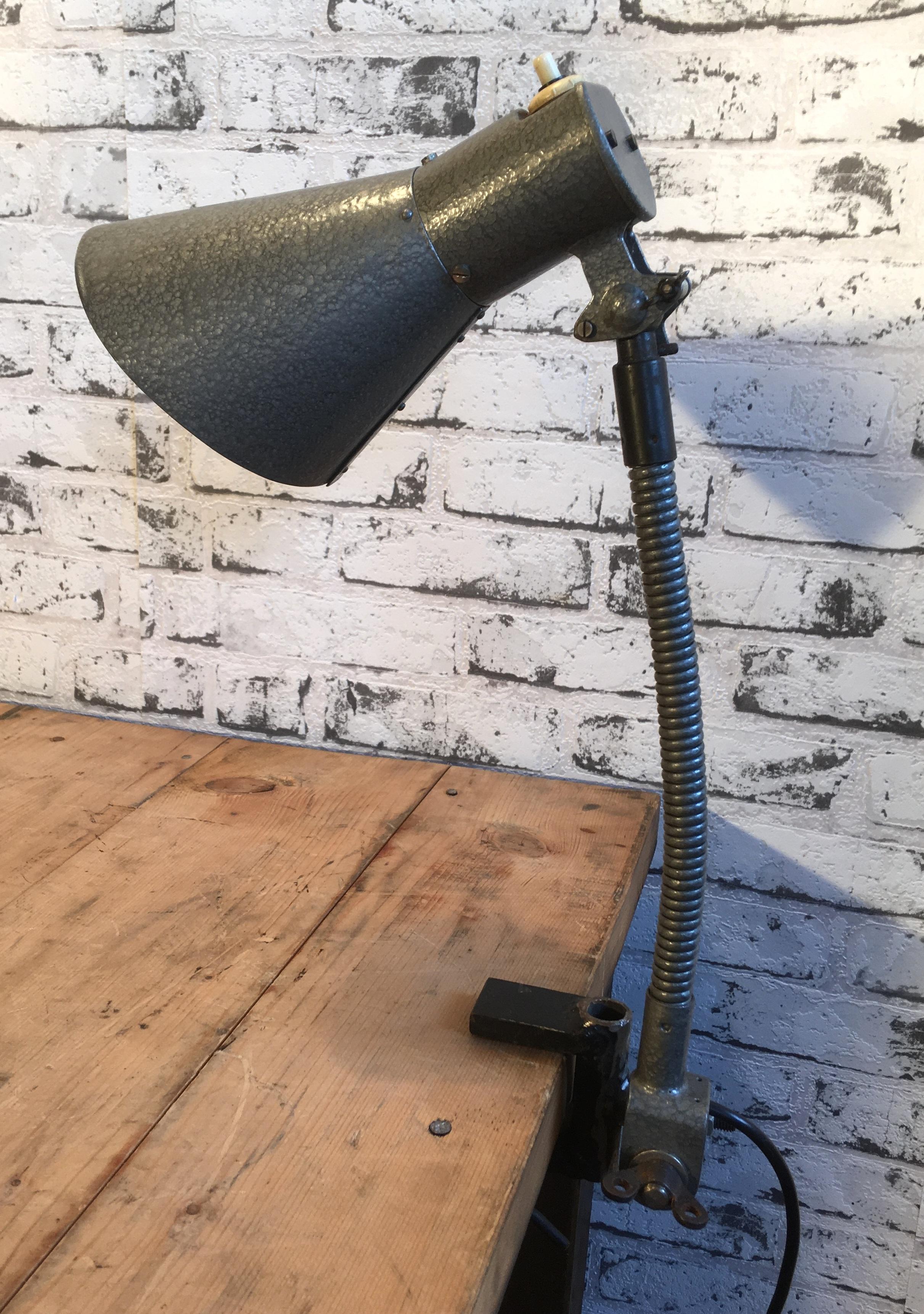 This grey hammer paint gooseneck lamp has aluminium shade with switch. Metal gooseneck and clamp base. Socket for E 27 lightbulbs.Lamp is fully functional and in good vintage condition.