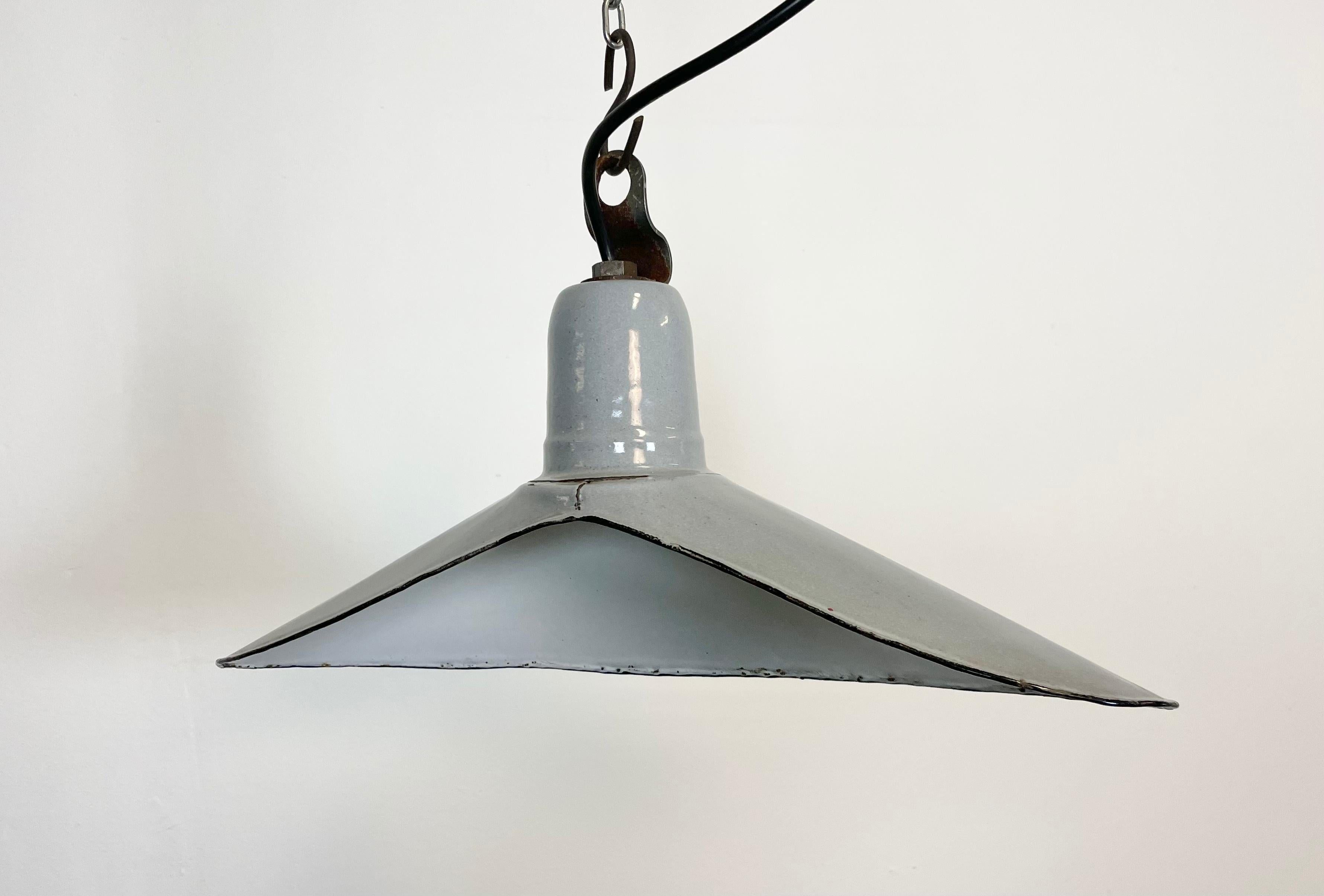 Vintage Industrial Grey Enamel Light, 1930s For Sale 2