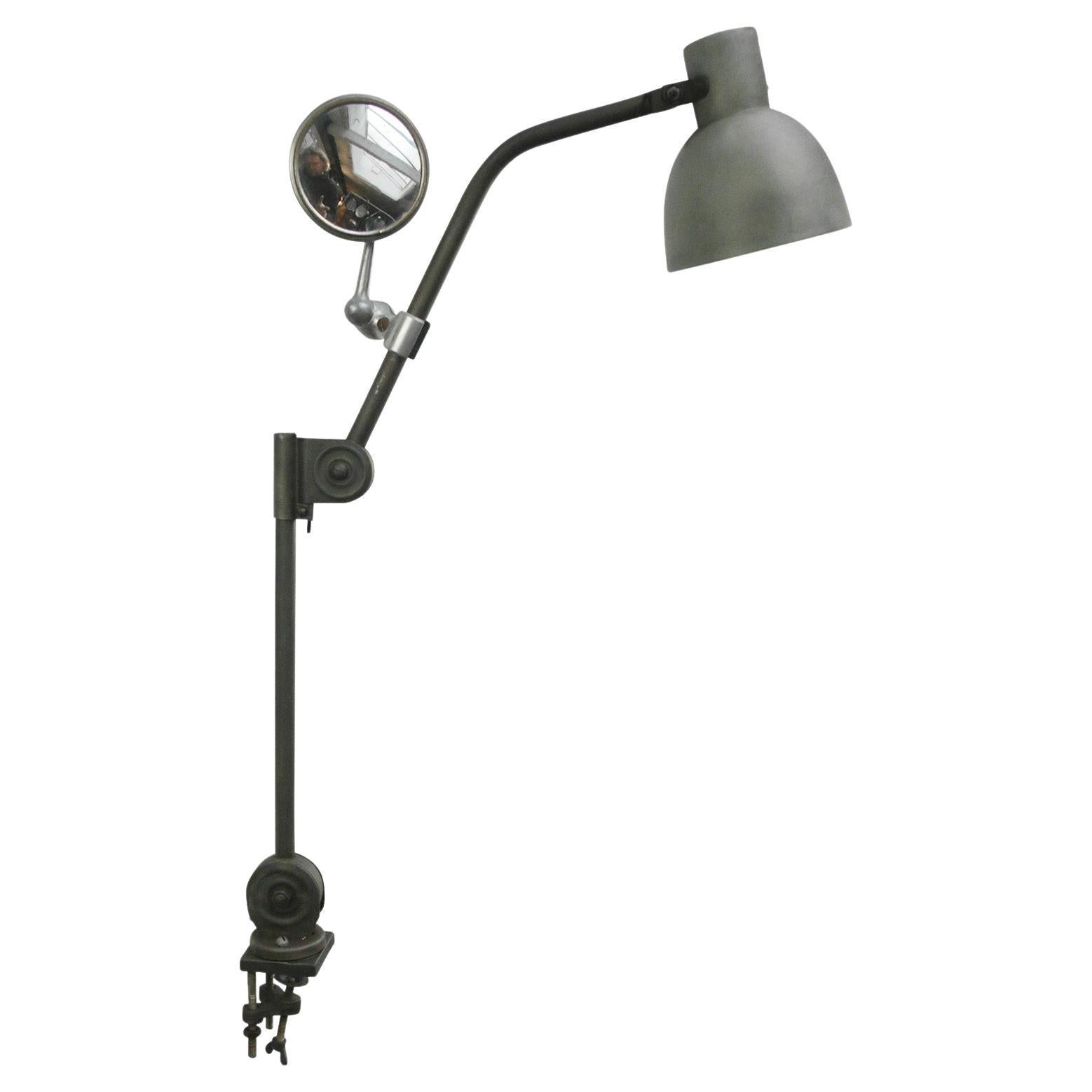 Lampe de bureau industrielle vintage en métal gris à 2 bras Machinist de Hala, Modèle 112