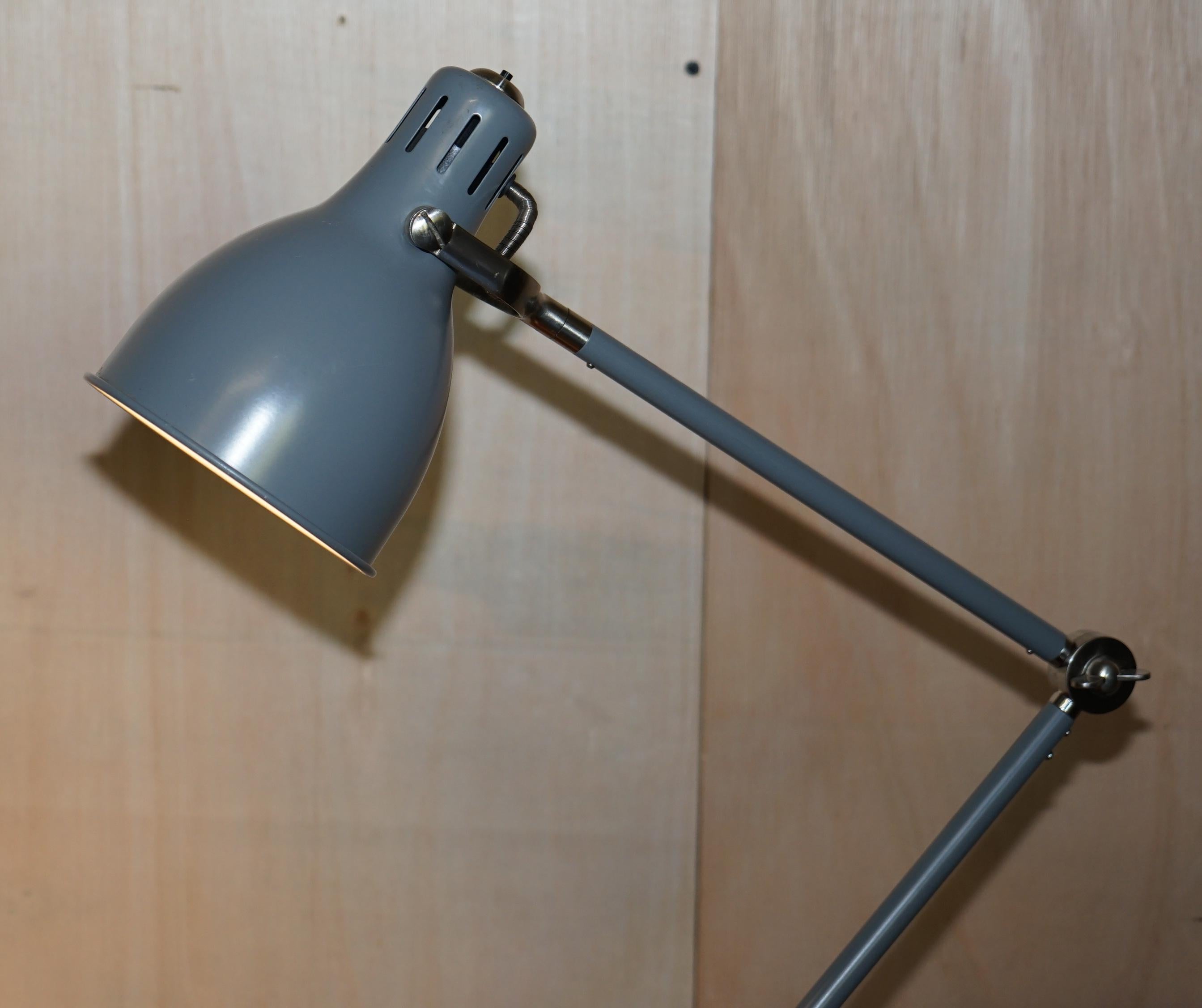We are delighted to offer for sale this lovely vintage industrial style Articulated Anglepoise swivel table lamp

A good looking well made and decorative piece, the lamp rotates, has three points of articulation meaning you can adjust the height,