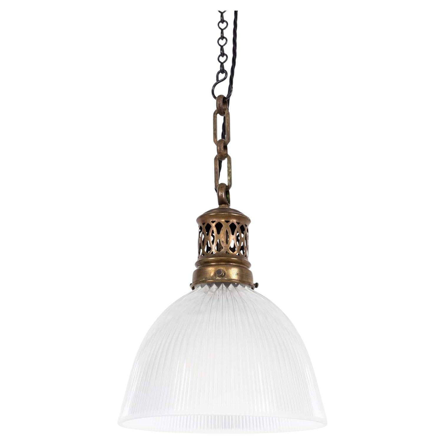 Lampe pendante industrielle vintage en verre prismatique Holophane. 1920