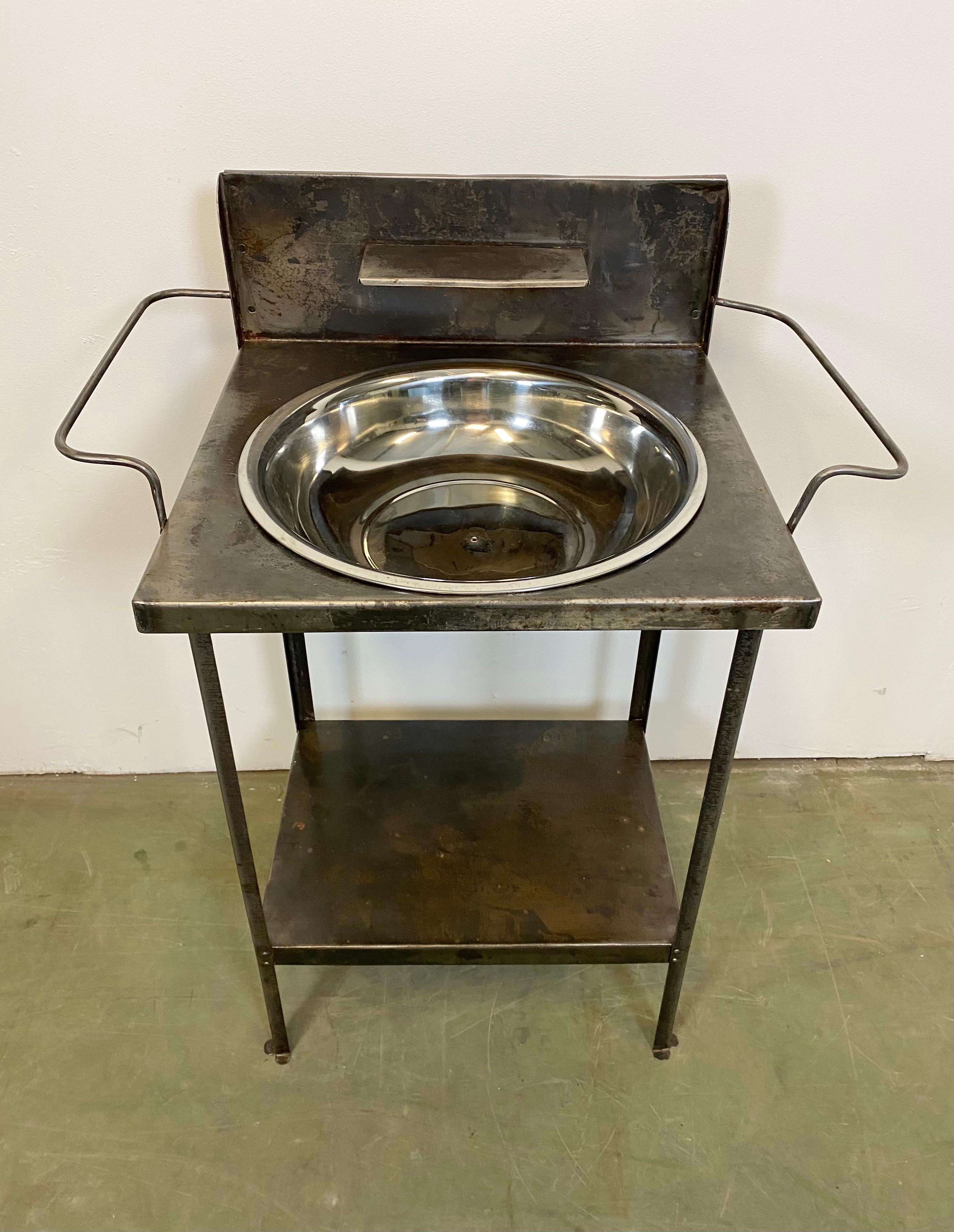 metal wash basin with stand