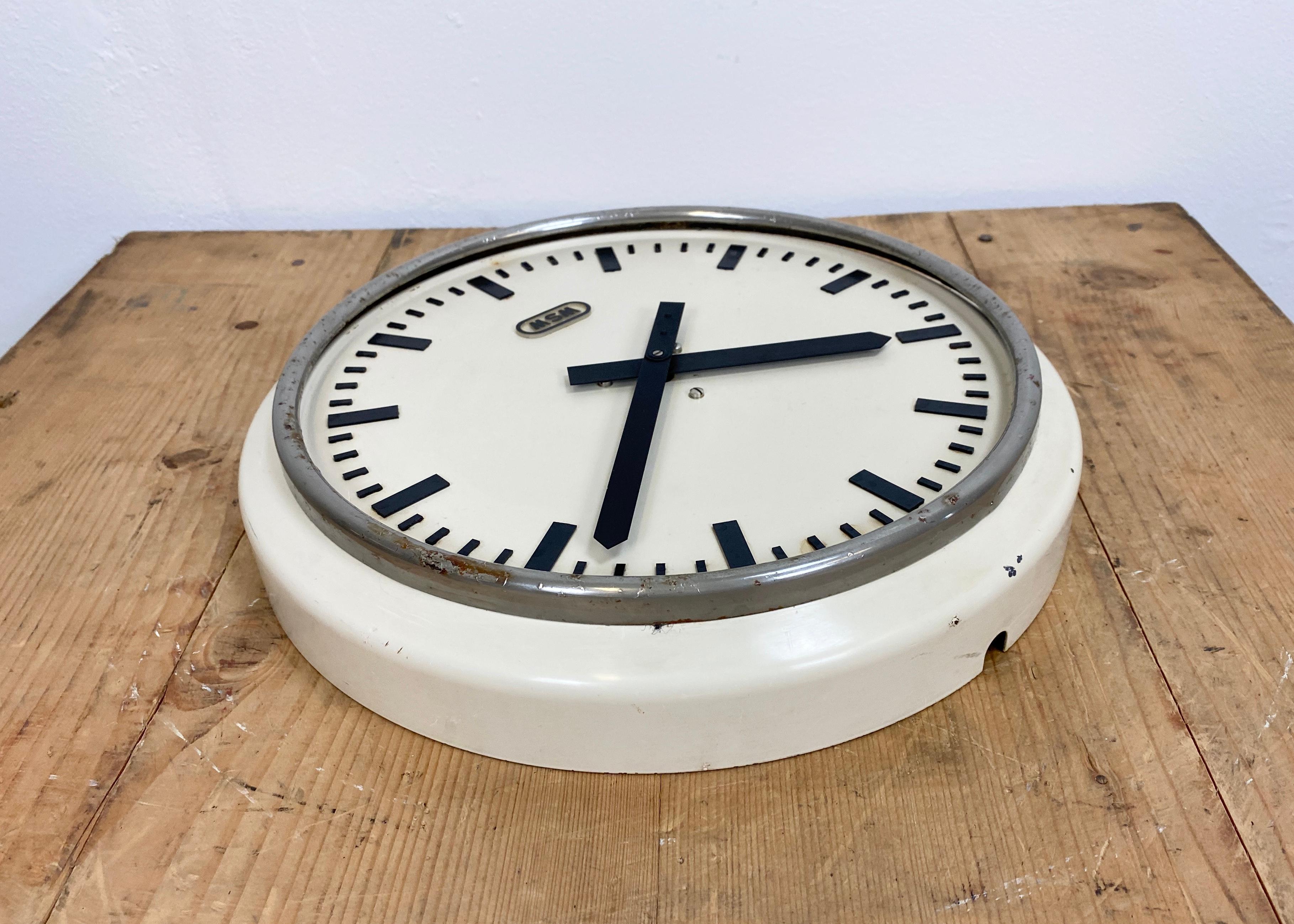 Vintage Industrial Iron Clock from WSW, 1960s In Good Condition In Kojetice, CZ