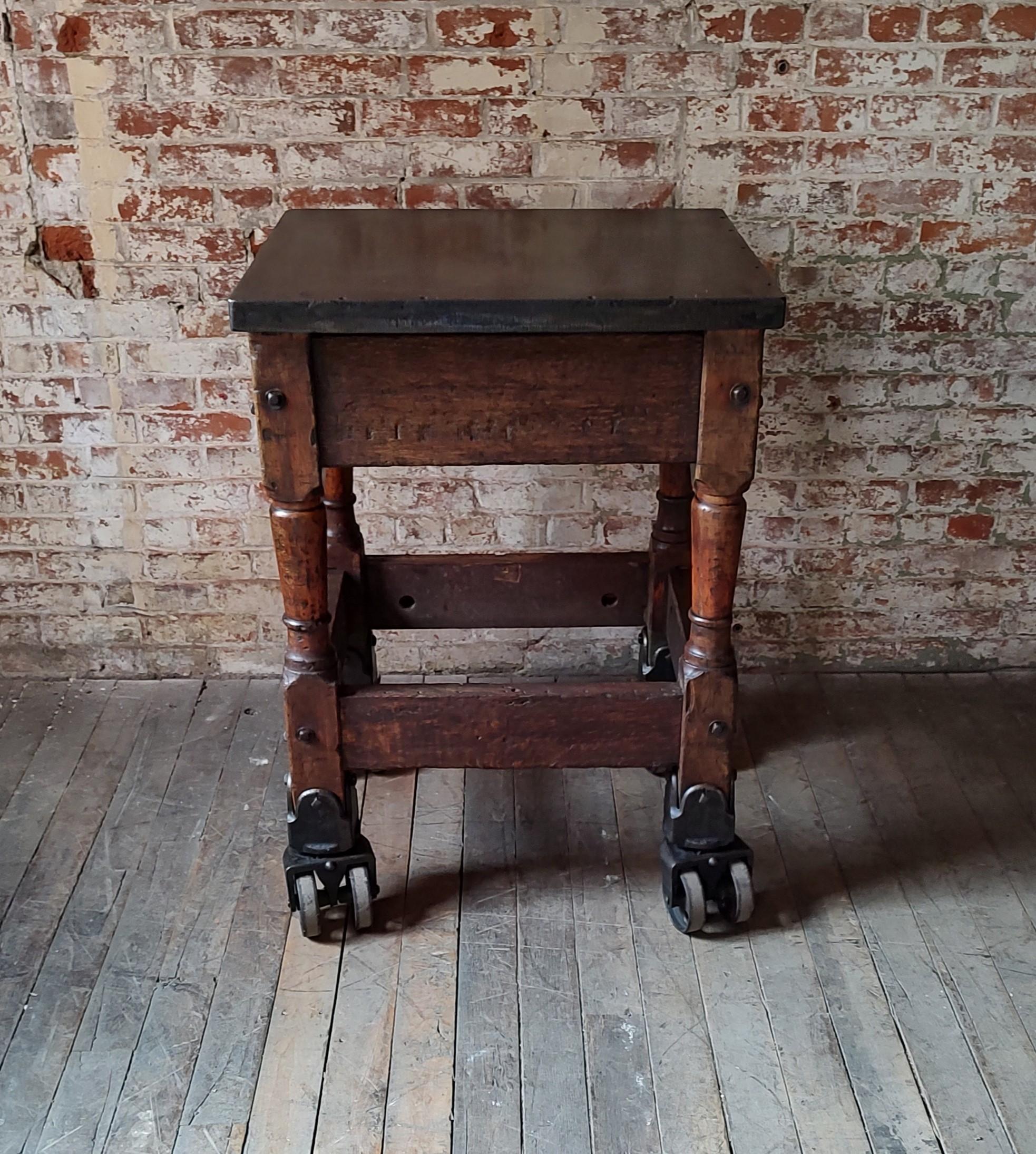 Antique Printer's Turtle Table

Overall Dimensions: 24