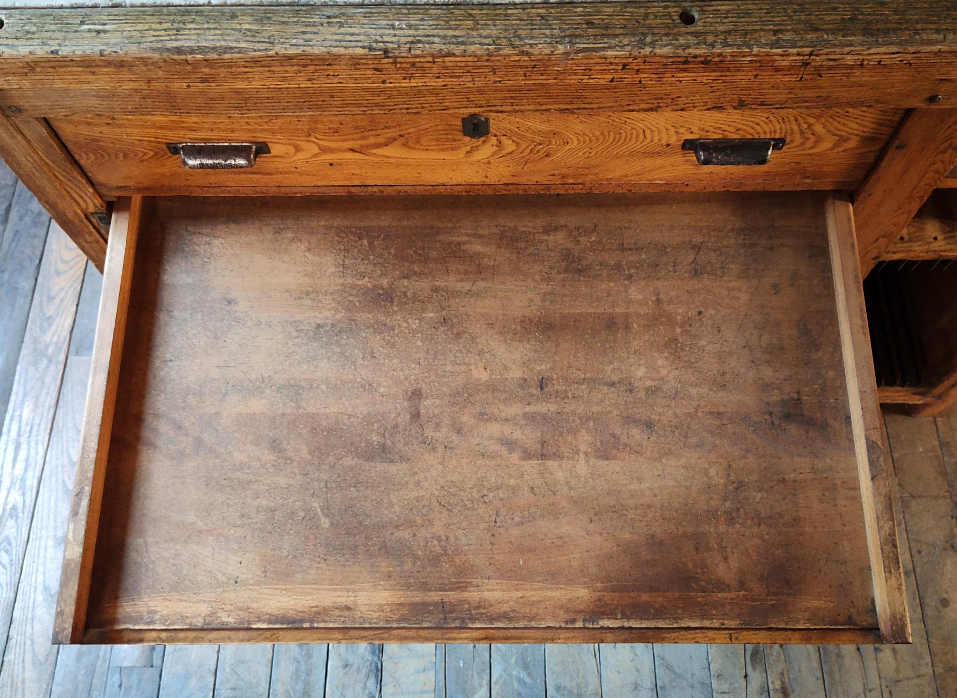 Vintage Industrial Island / Display Cabinet 5
