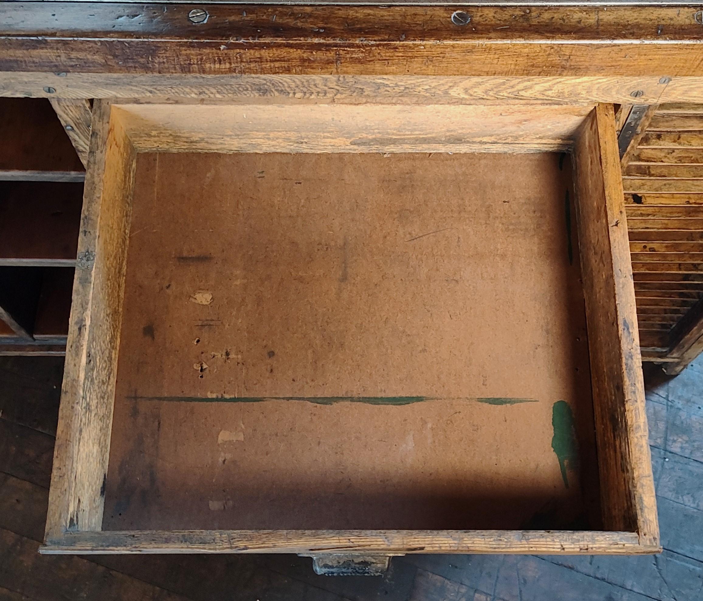 Vintage Industrial Island / Display Cabinet 4