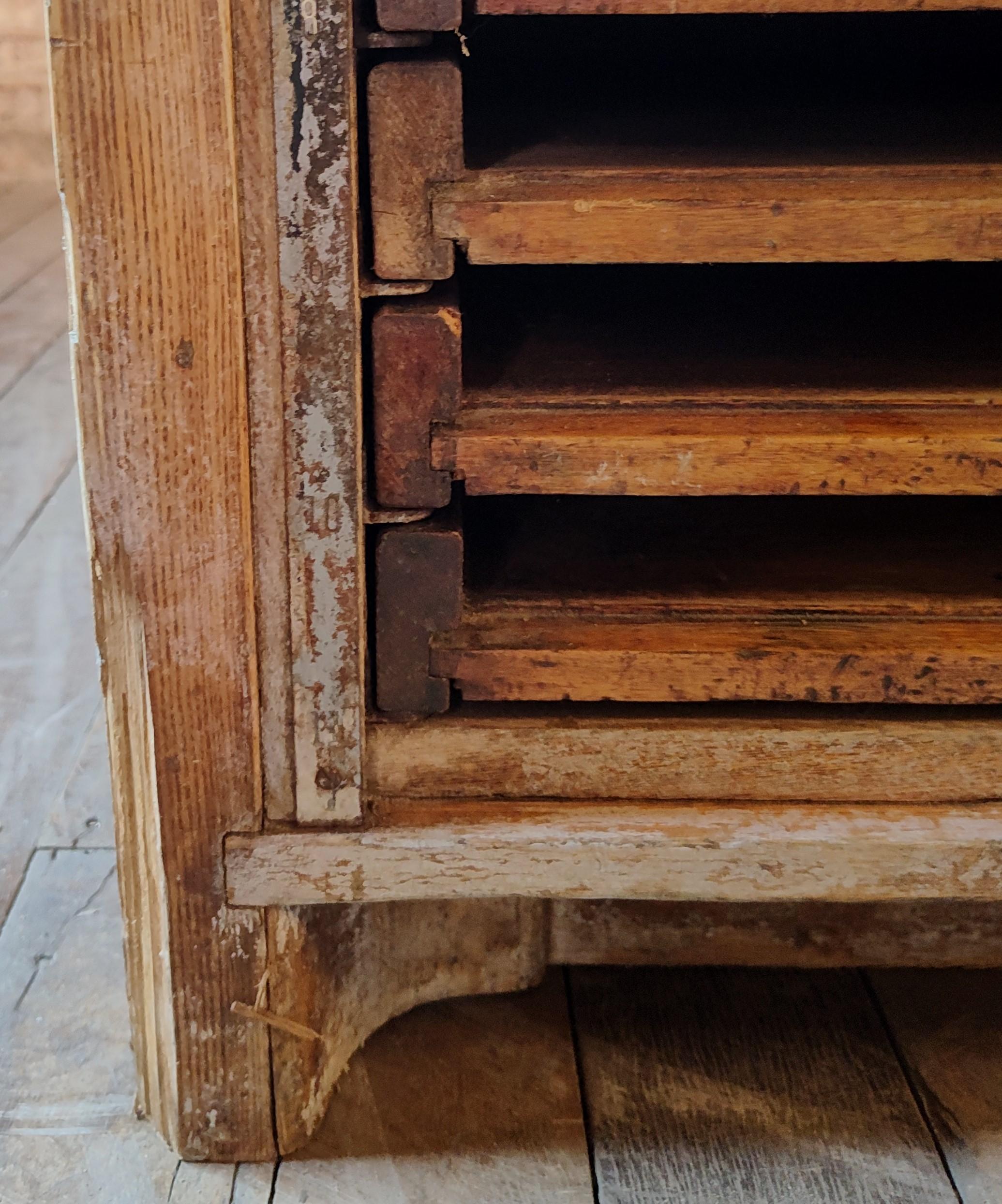 Vintage Industrial Island / Display Cabinet 14