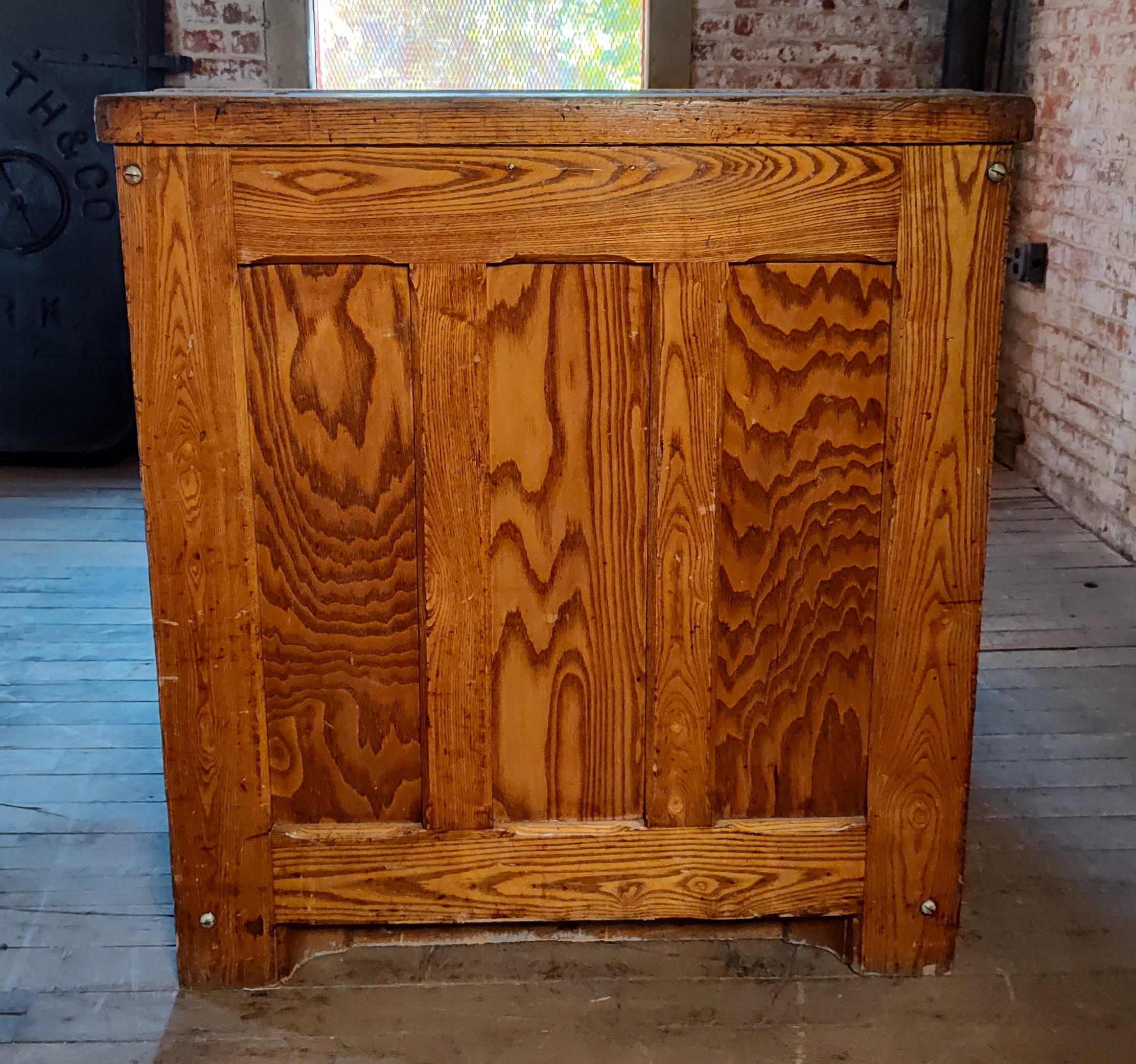 Vintage Industrial Island / Display Cabinet 2