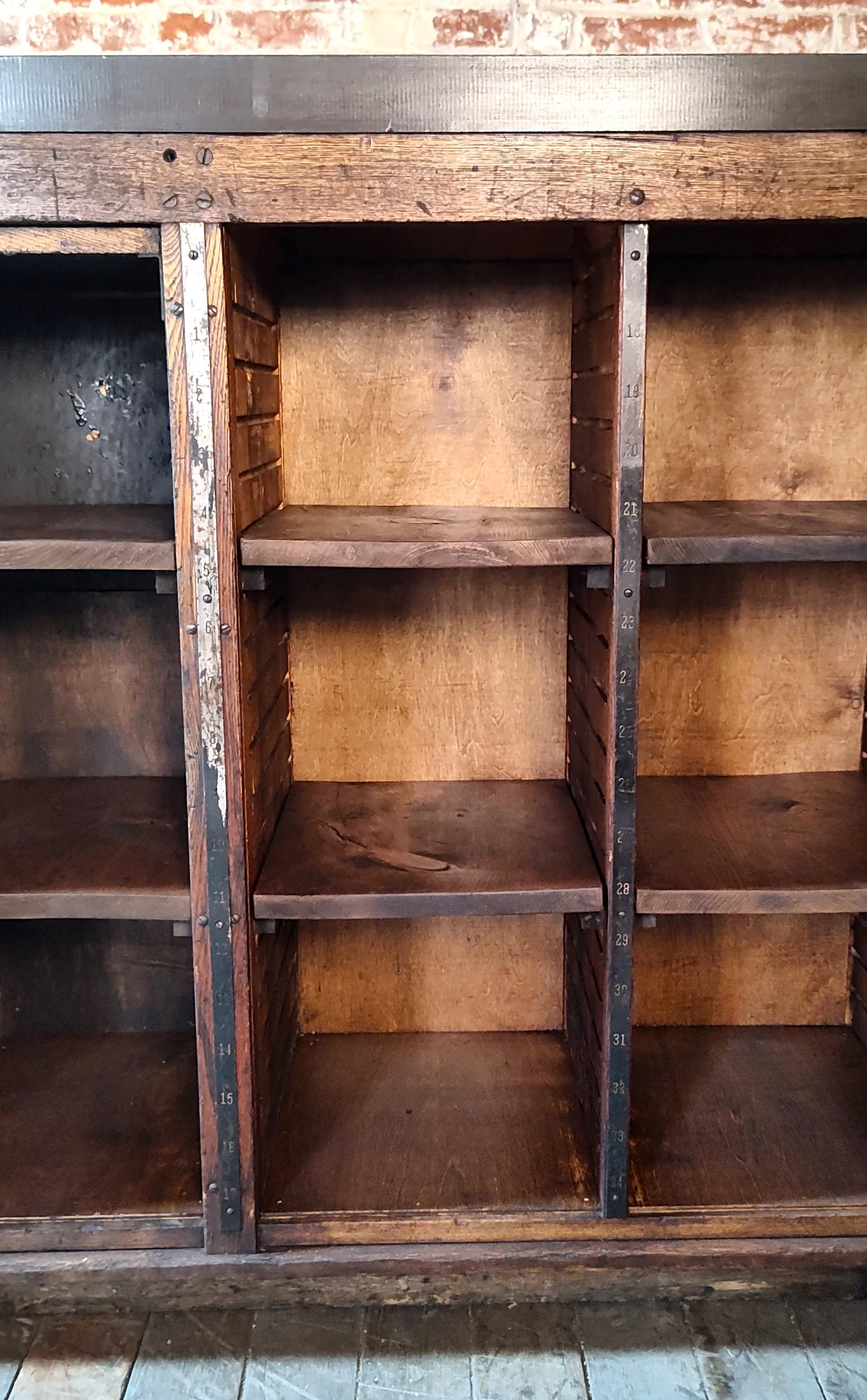 Islande / Armoire de cuisine industrielle vintage 3