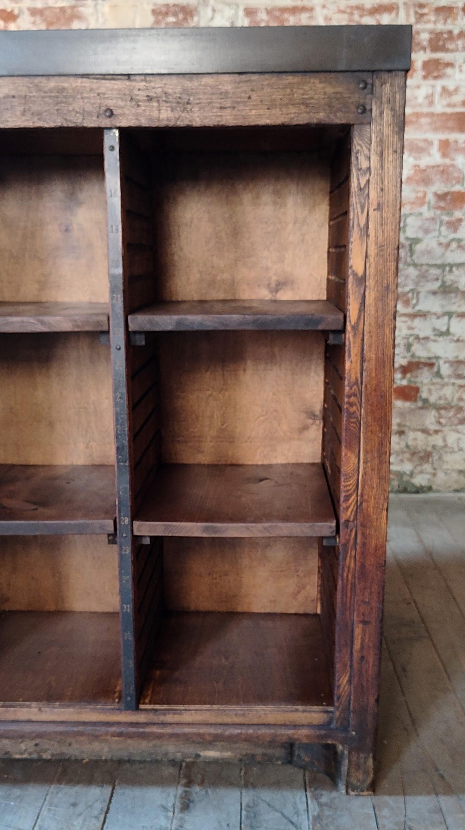 Islande / Armoire de cuisine industrielle vintage 4