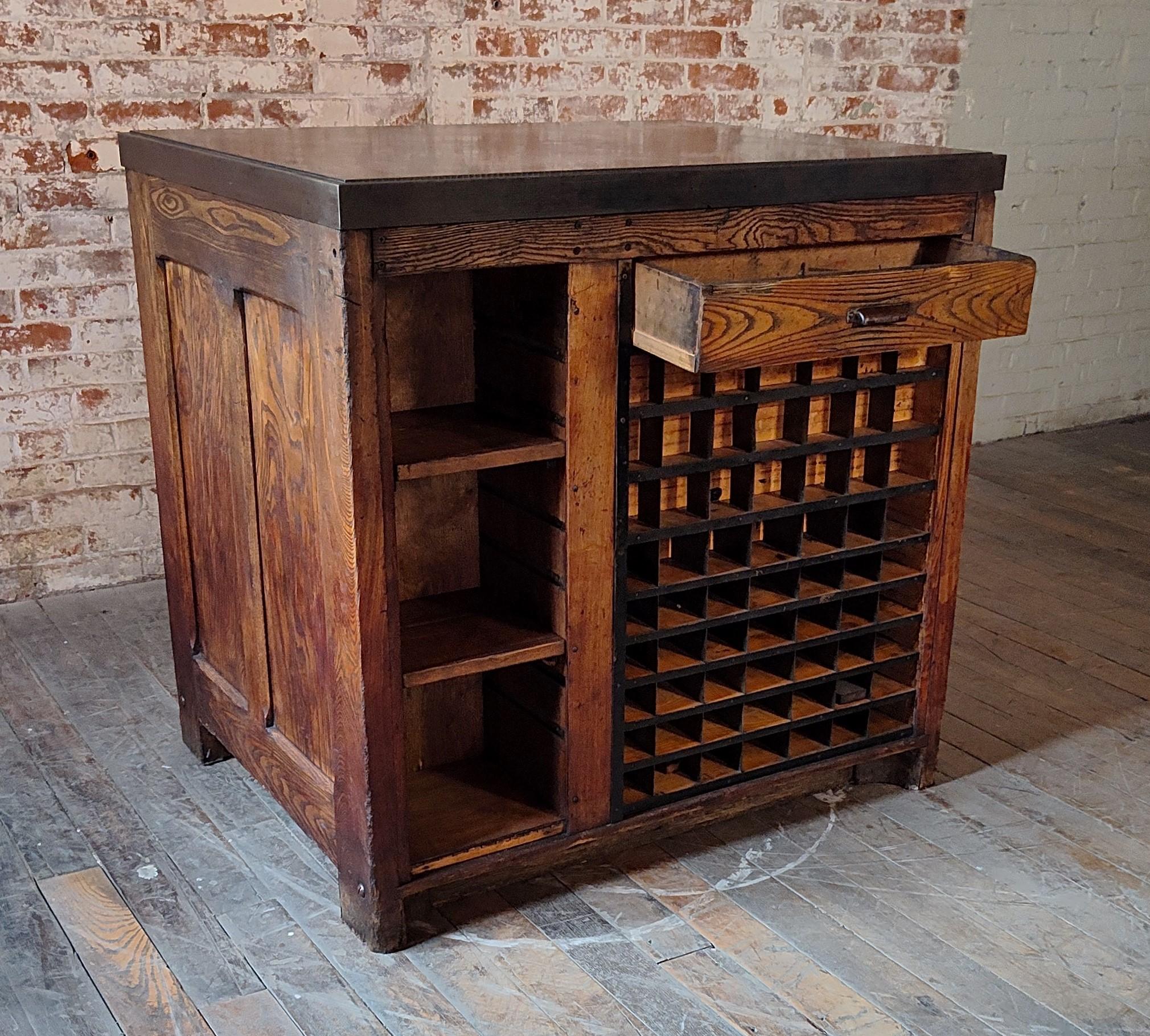 Islande / Armoire de cuisine industrielle vintage 11