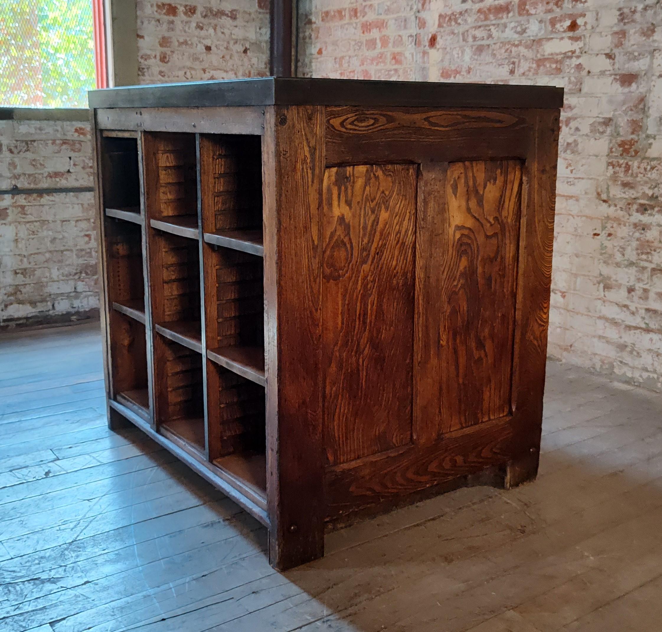 Américain Islande / Armoire de cuisine industrielle vintage
